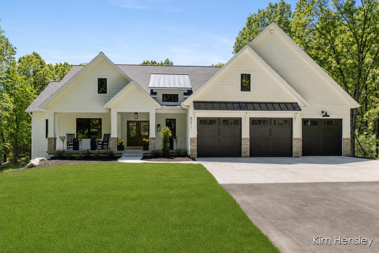 8571 Young Avenue NE