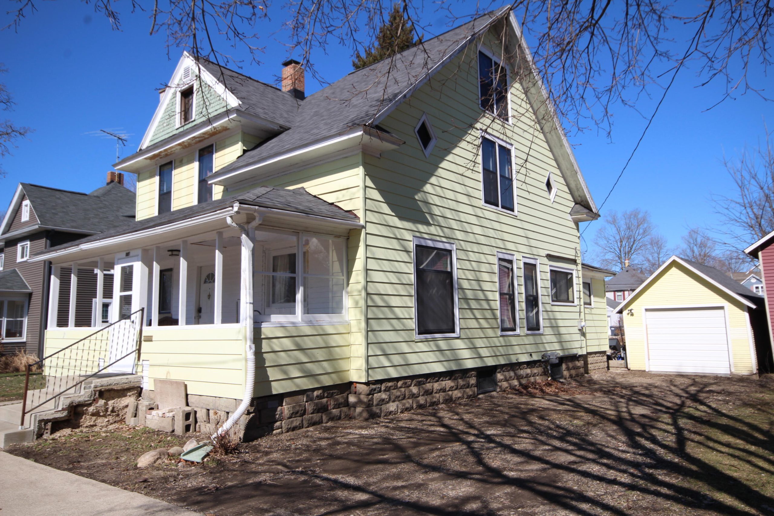 114 W Park Street