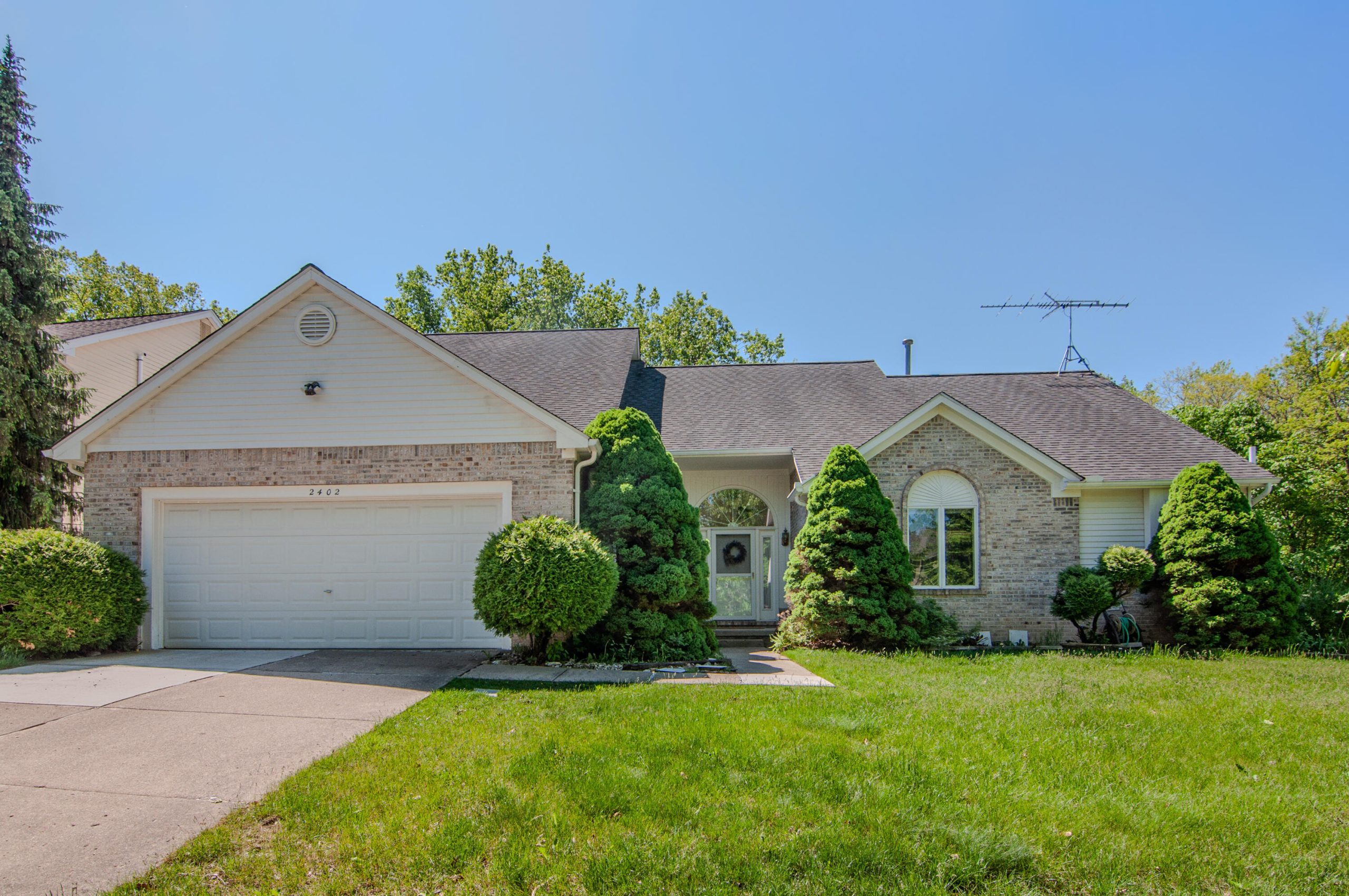2402 Meadowridge Court