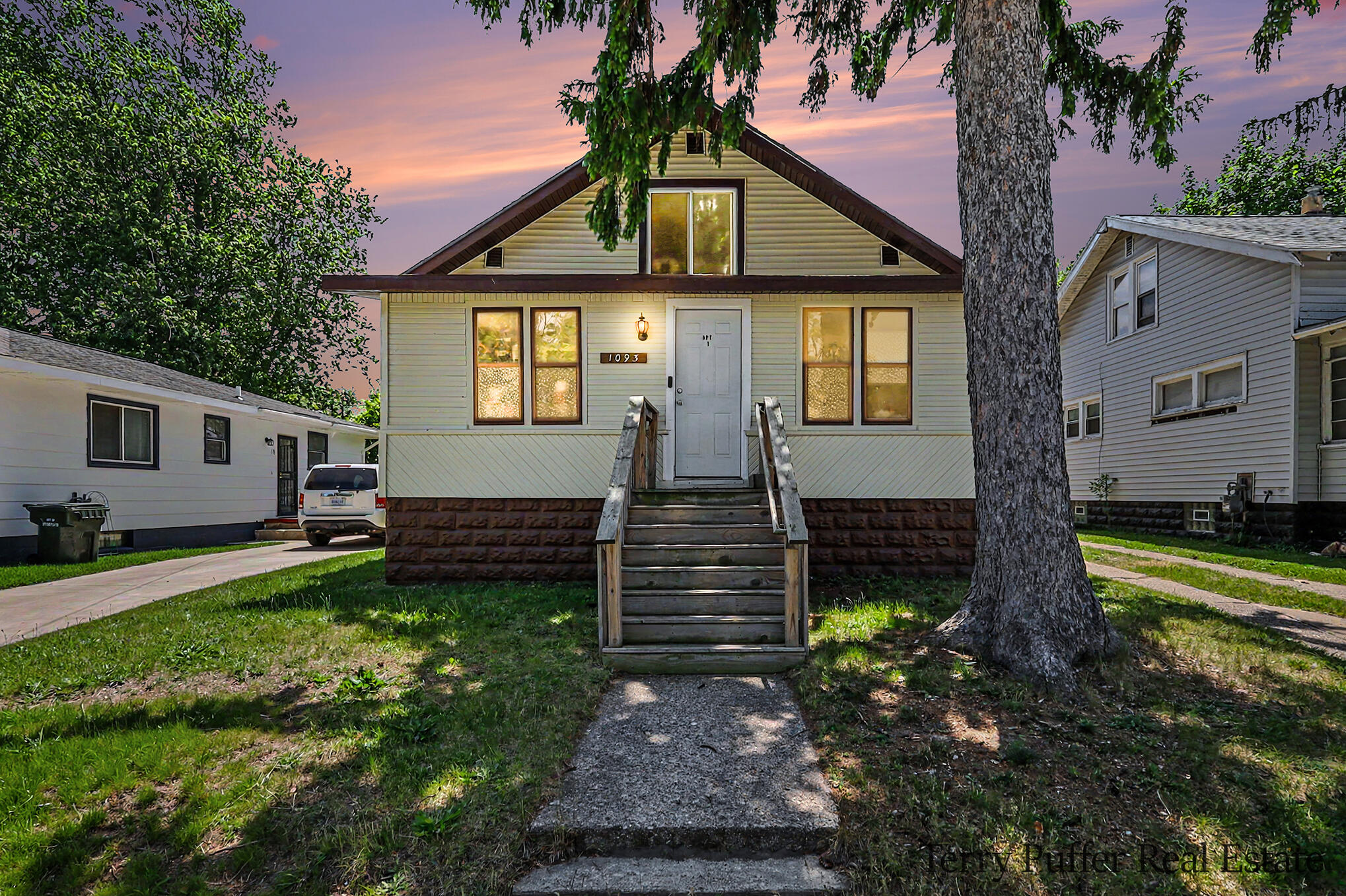 1093 W Southern Avenue