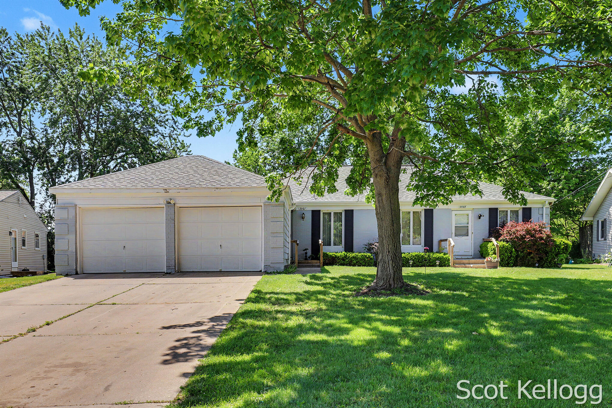 5959-5961 Crestmoor Drive SE