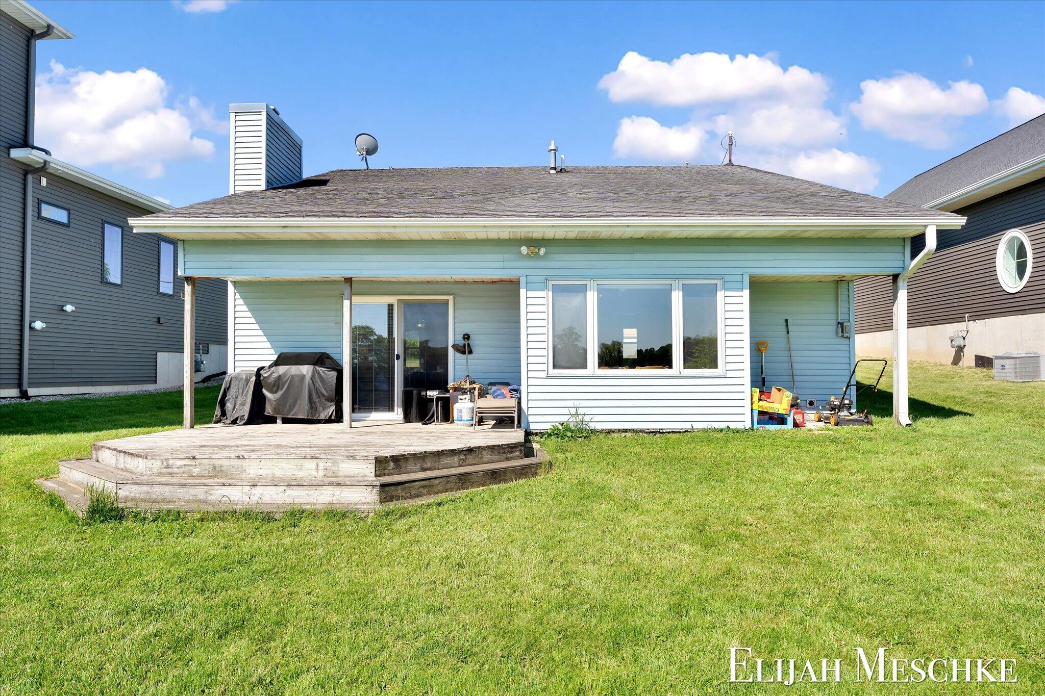 10207 Poplar Drive NE