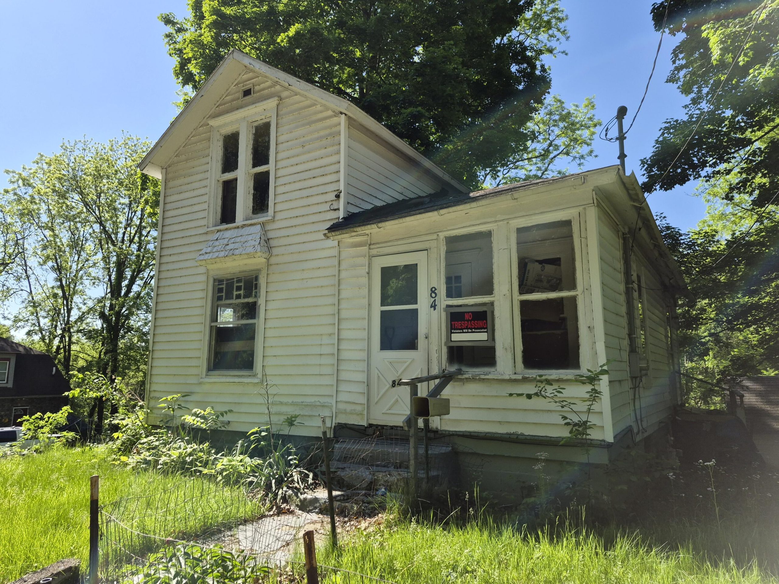 84 Burnham Street E