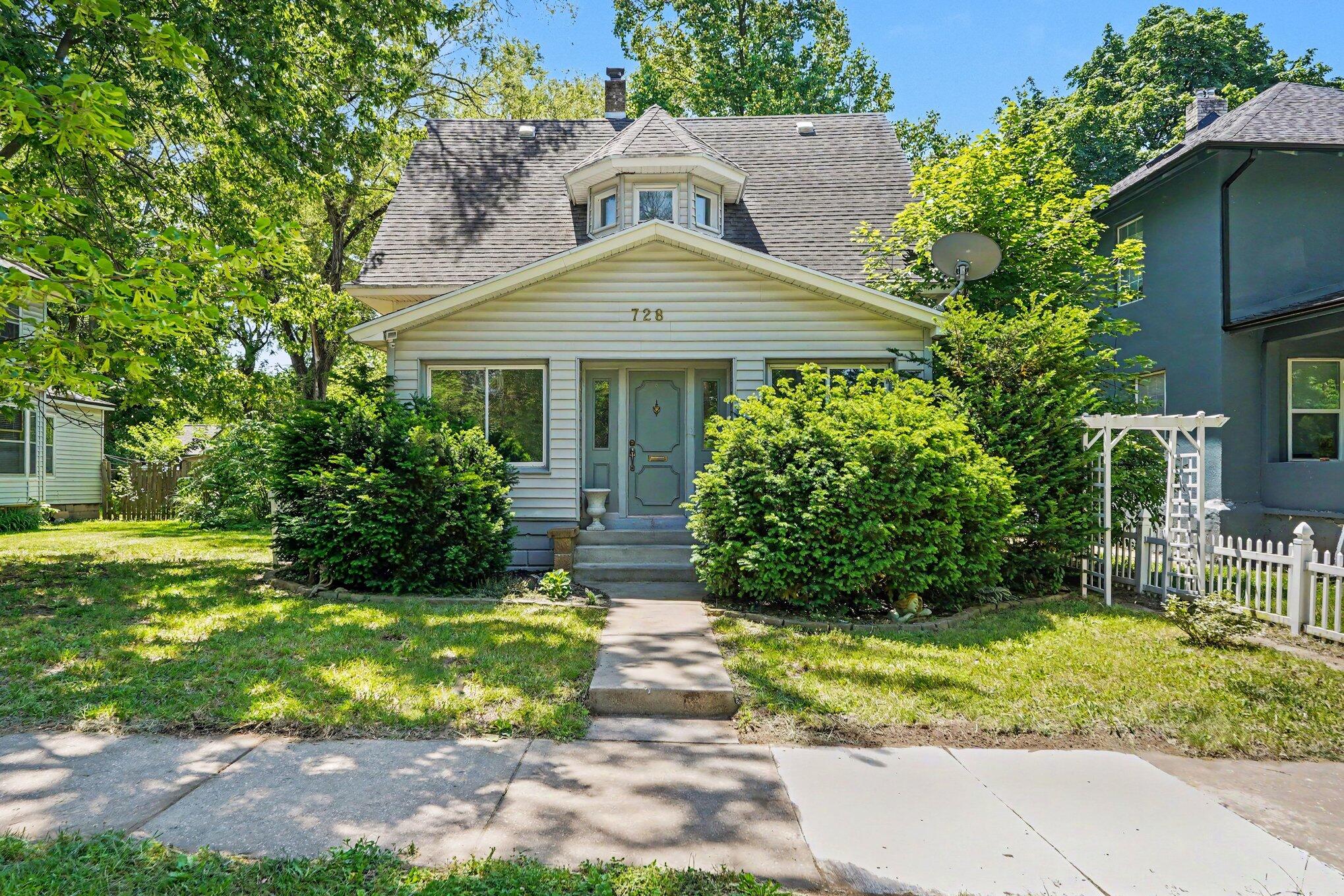 728 Adams Street SE