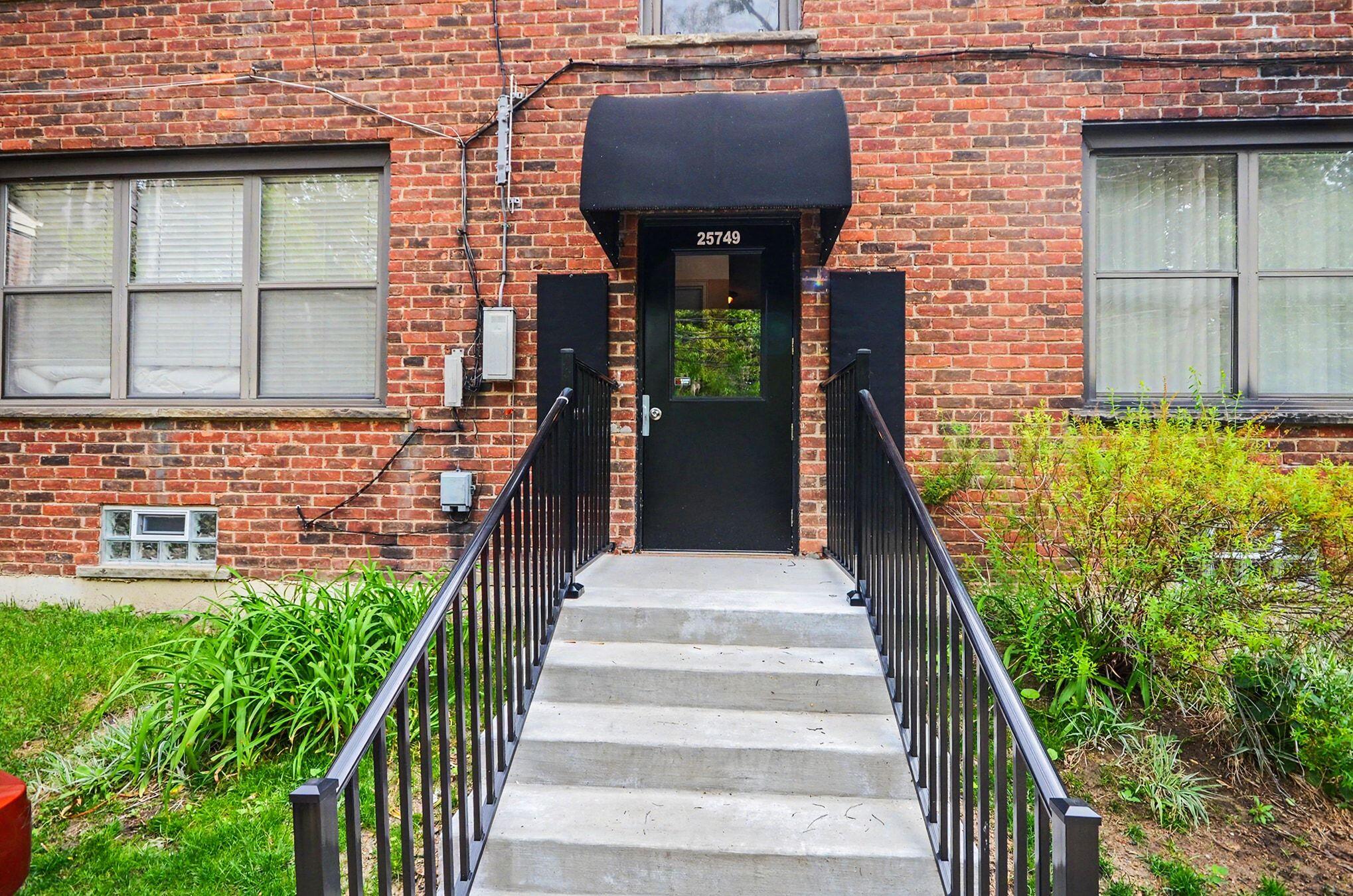 25749 Woodward Avenue Unit: 105