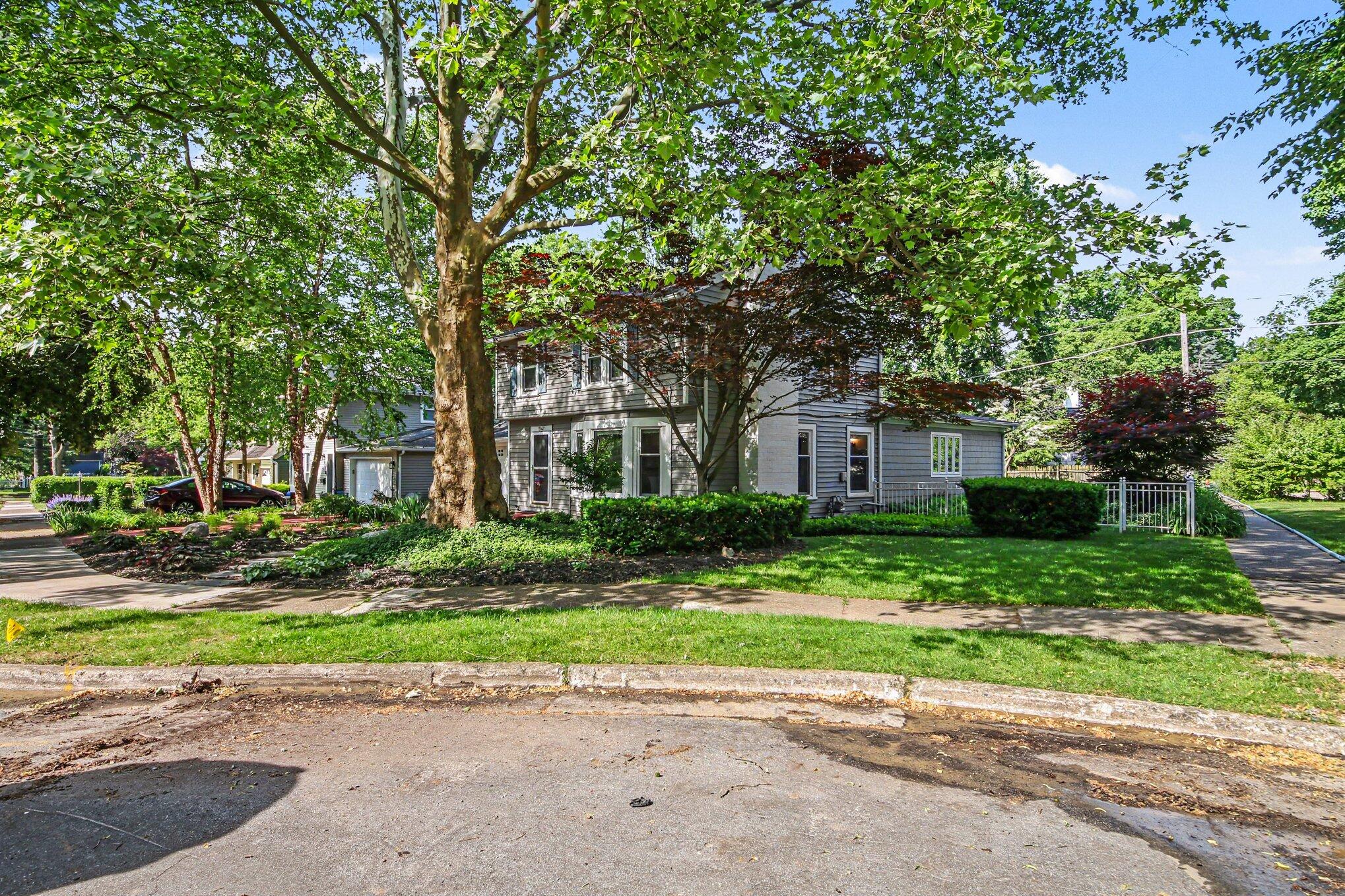 1047 Orchard Avenue SE