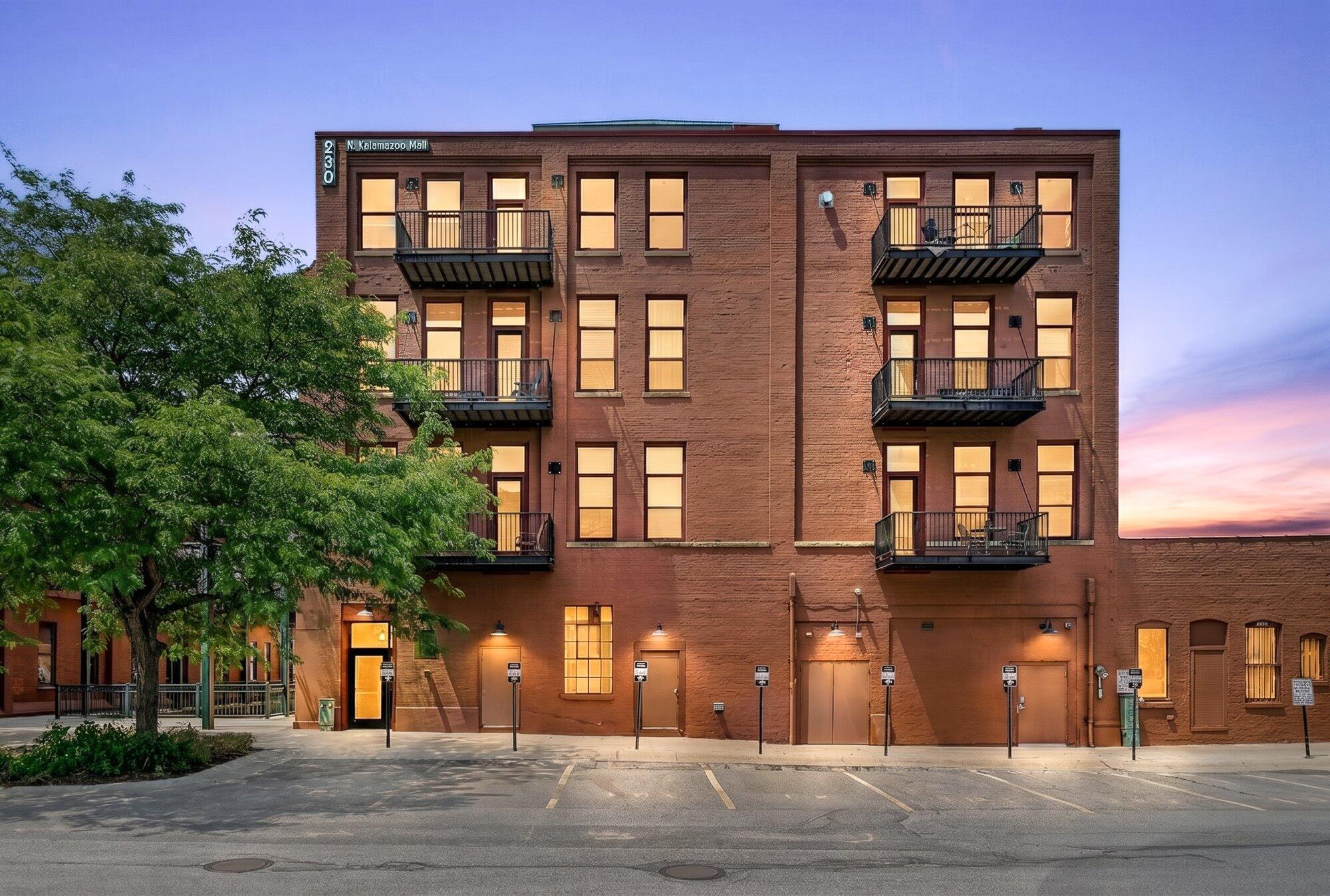 230 N Kalamazoo Unit: 301