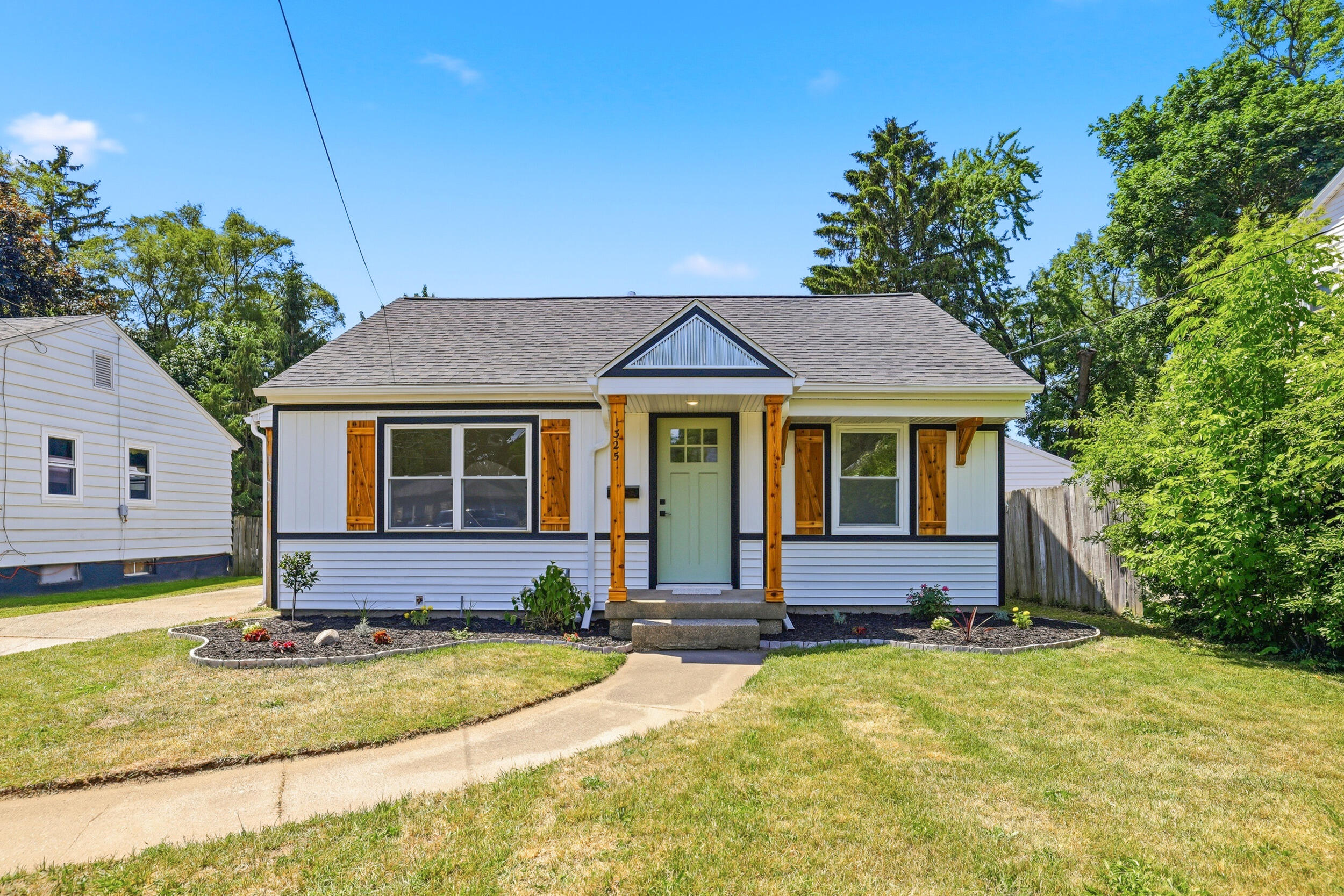 1325 Edith Avenue NE