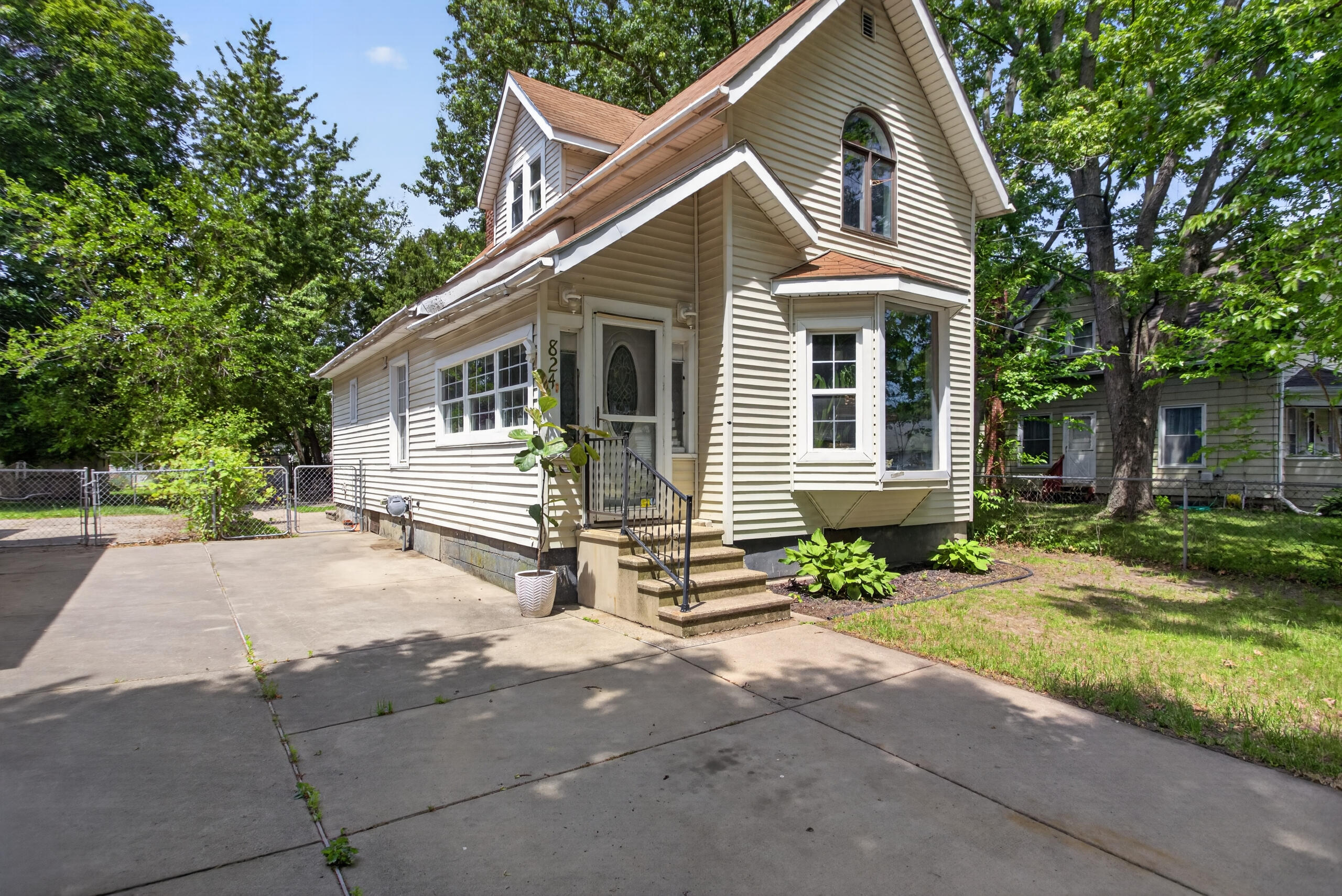 824 Maltby Street