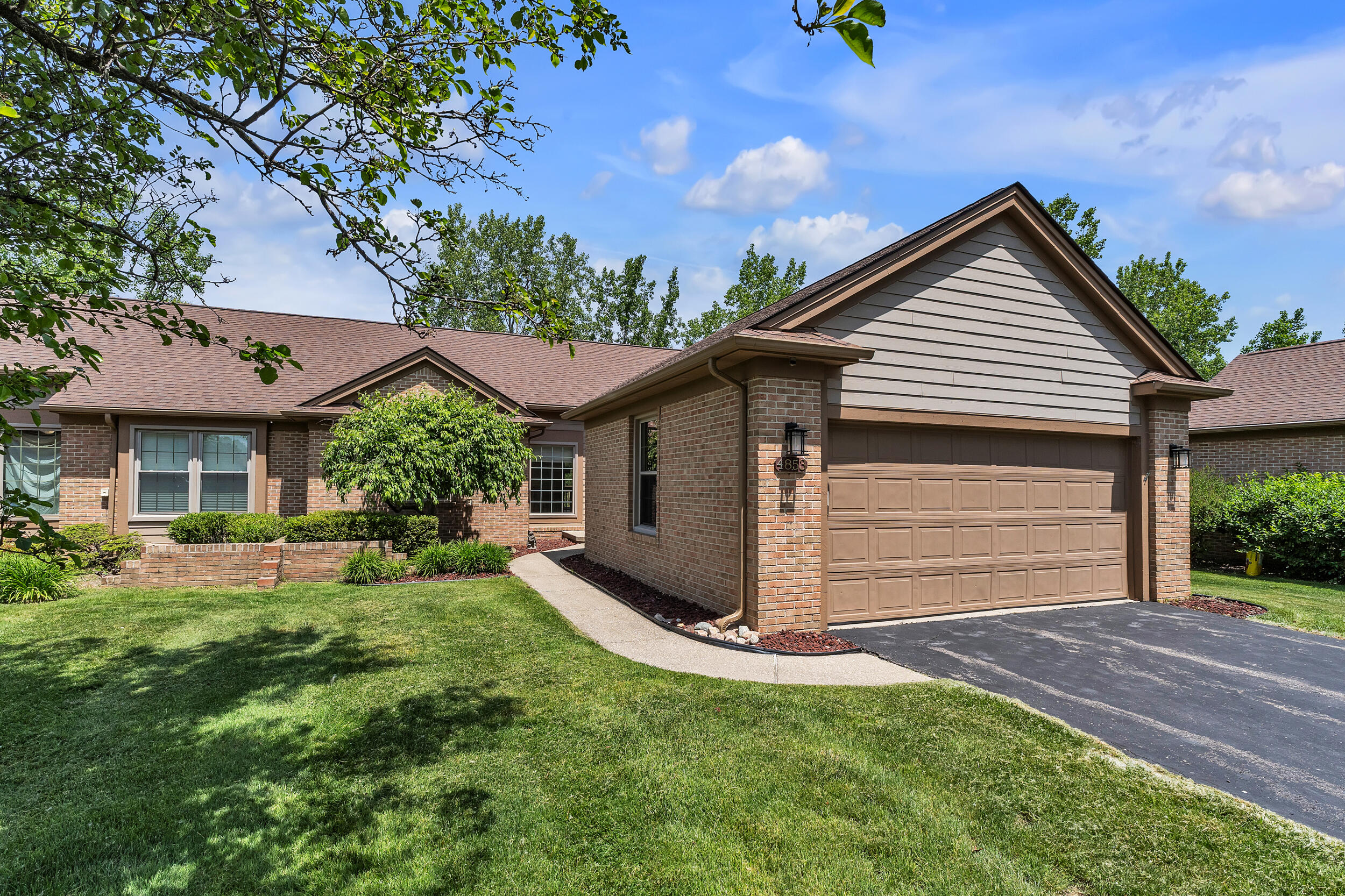 4853 Lone Oak Court Unit: 11