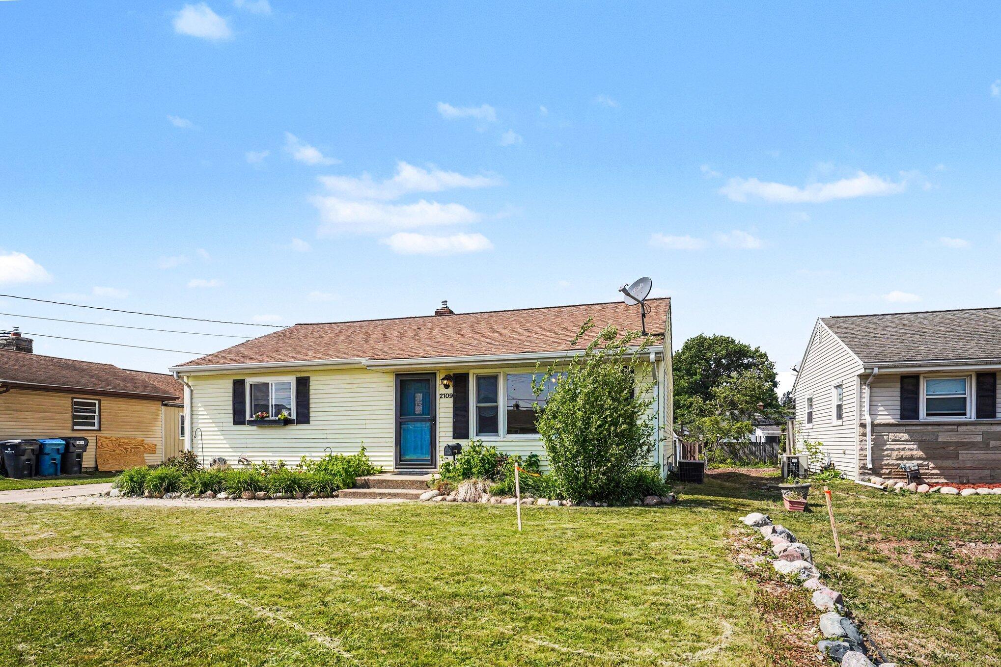 2109 Bloomfield Avenue