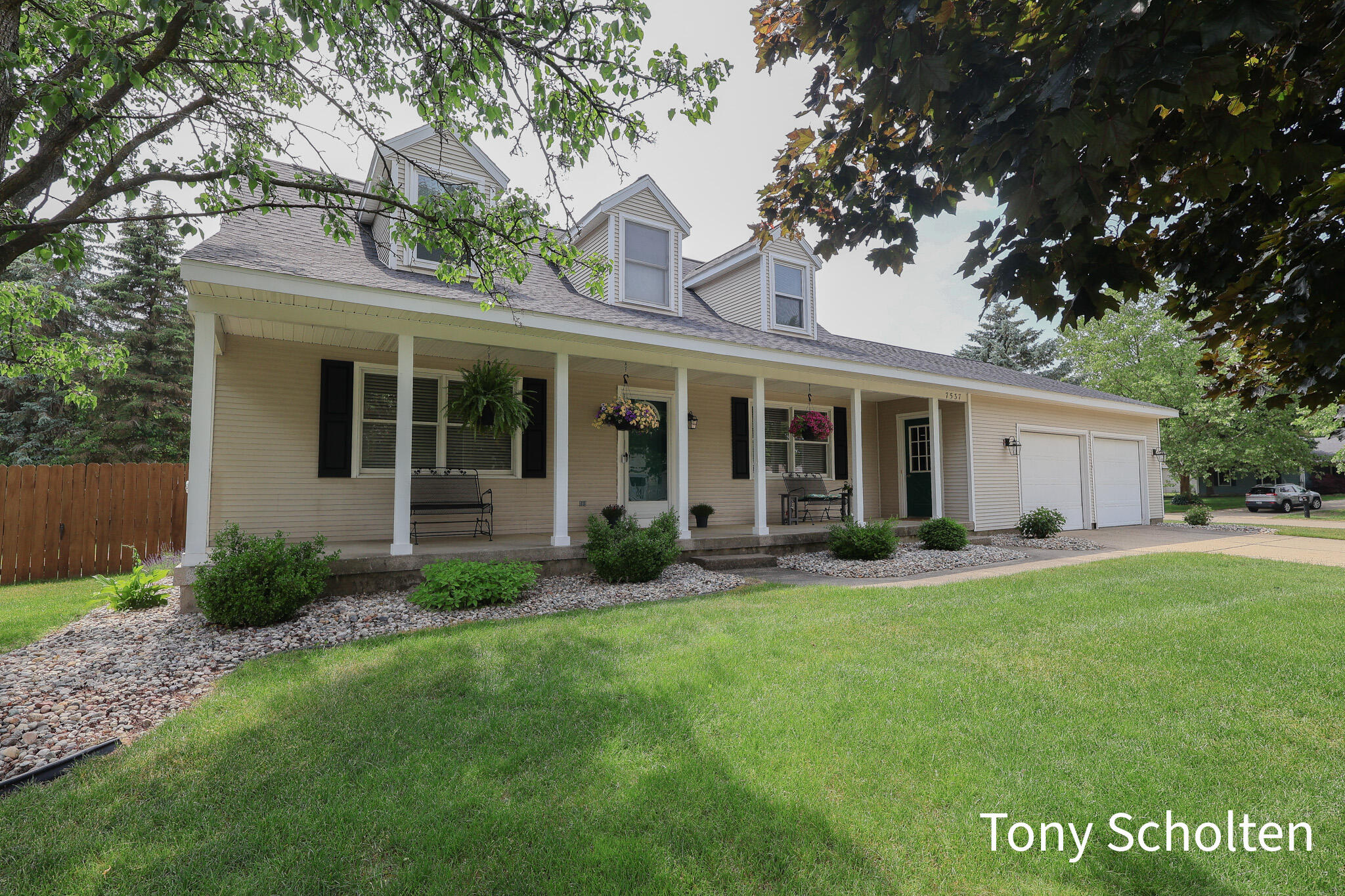 7537 Woodside Drive
