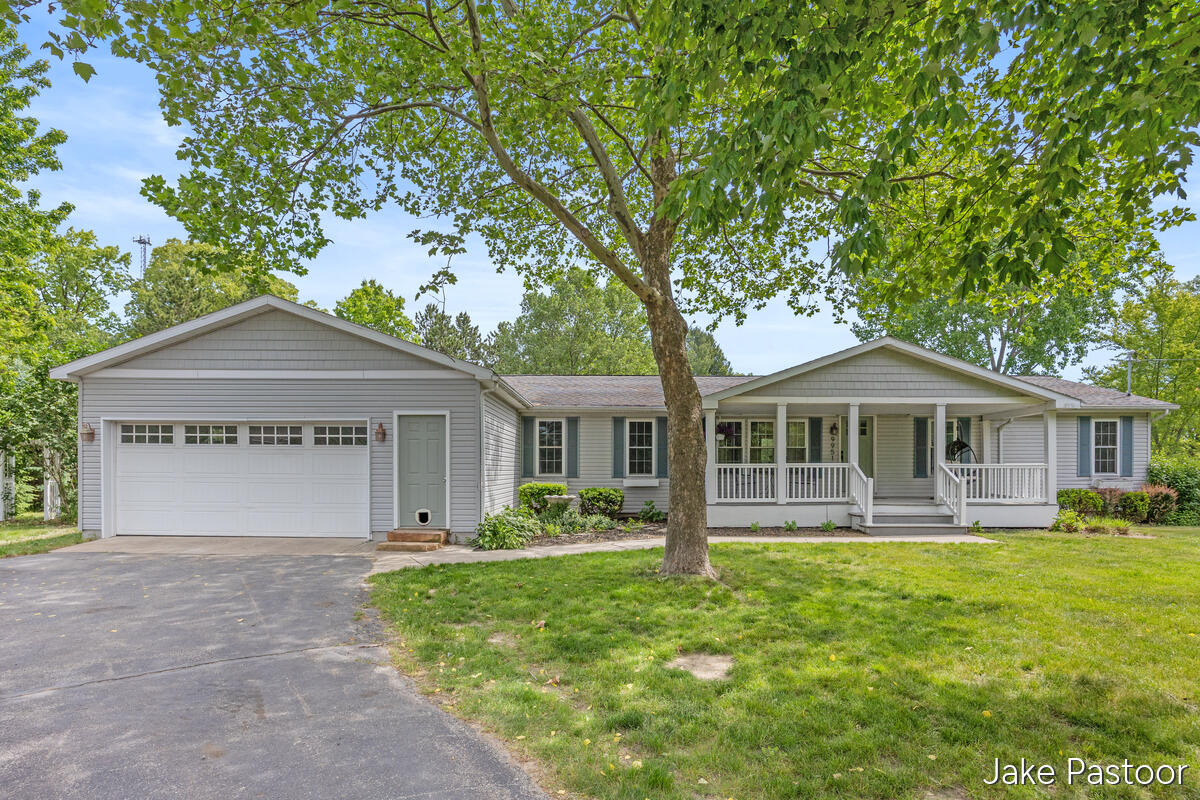 9951 10 Mile Road NE