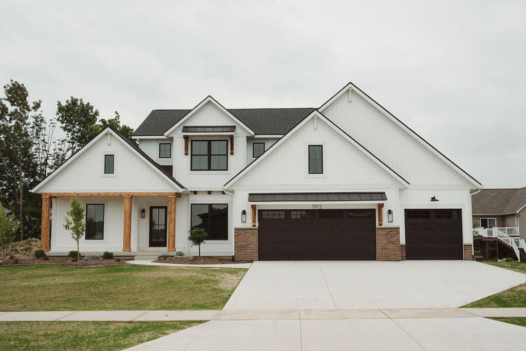 1912 Creekside Drive SW