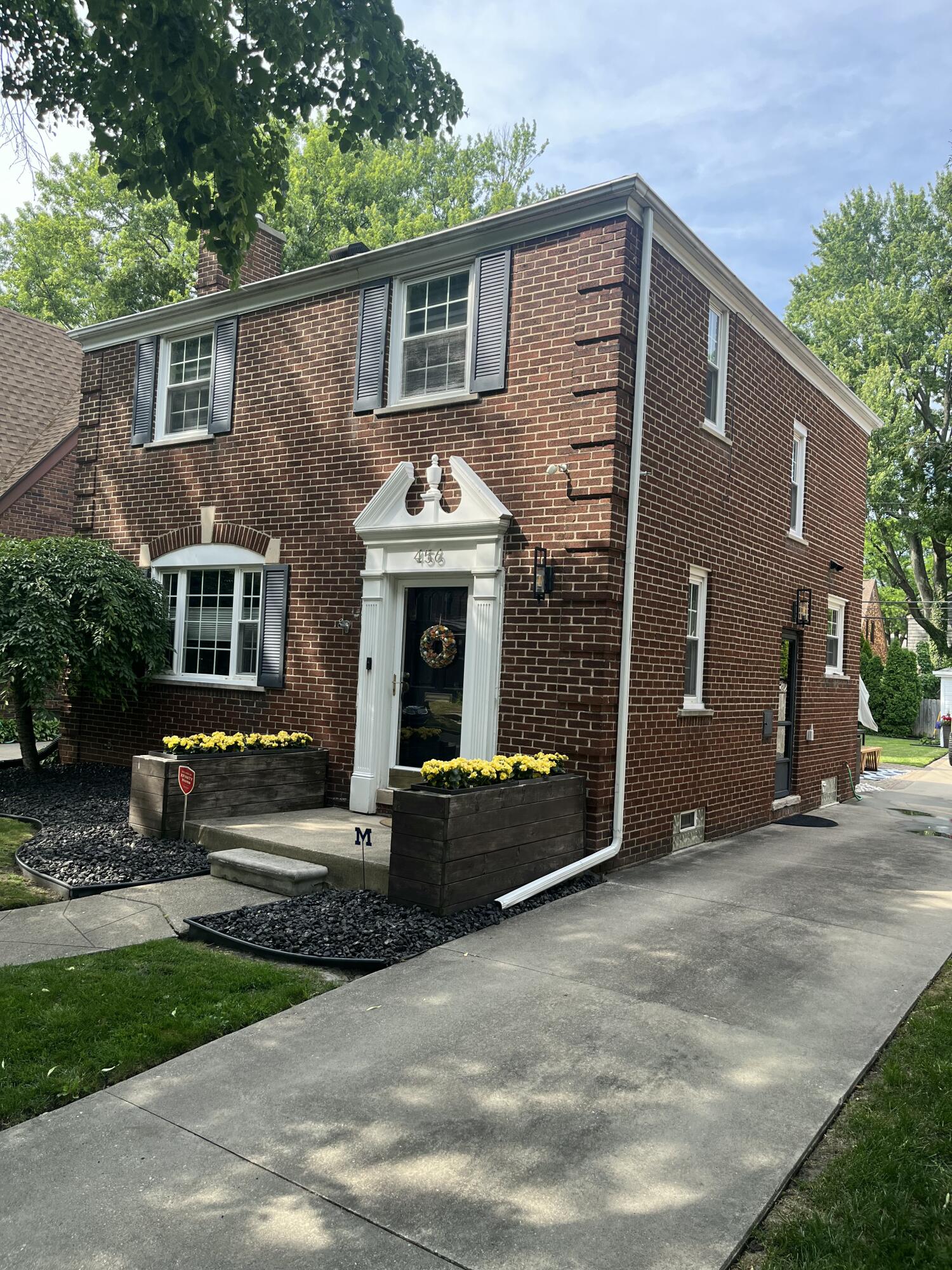 456 Manor Street