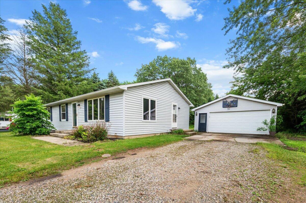 7218 11 Mile Road NE