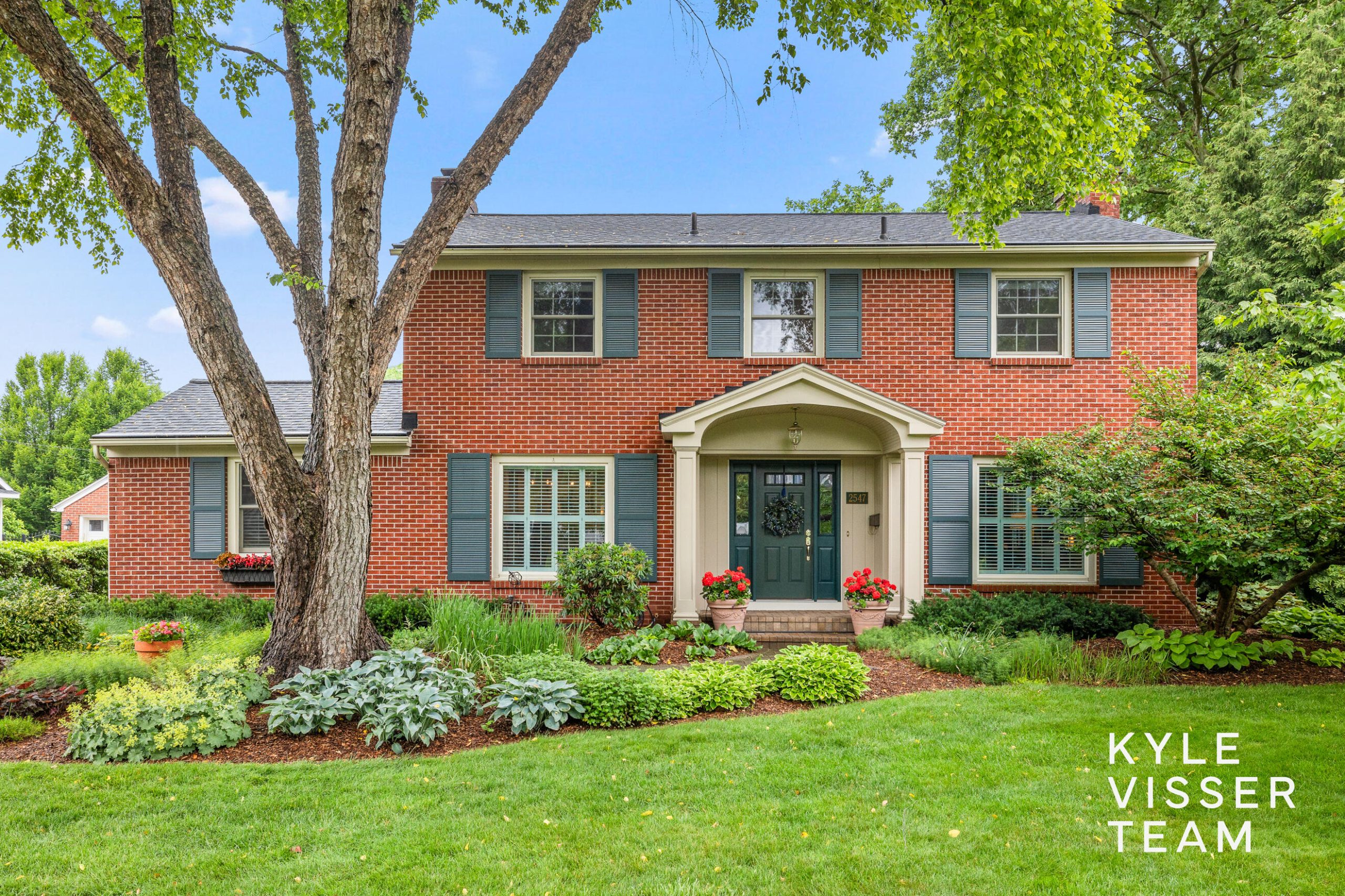 2547 Maplewood Drive SE