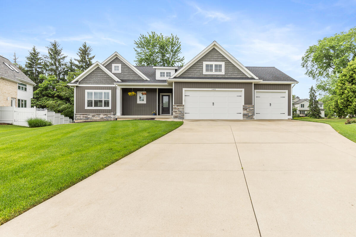 1422 Crystalline Drive SE