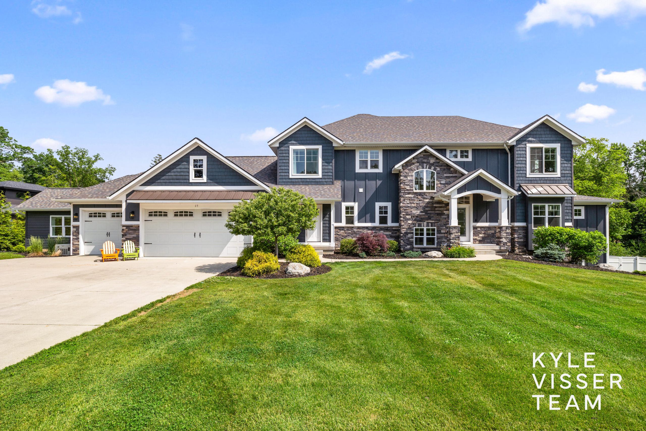 69 Lakeside Drive SE
