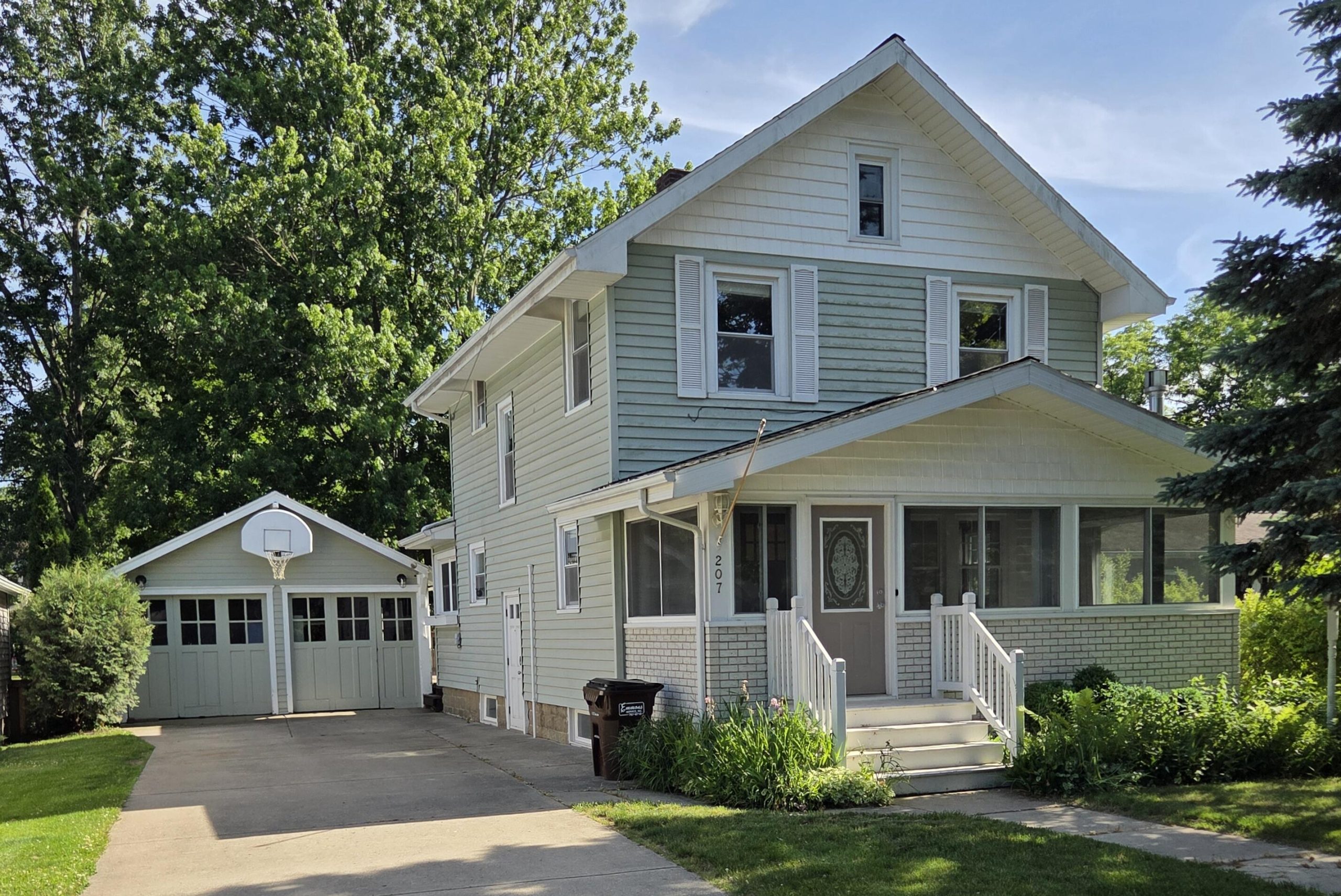 207 Michigan Street