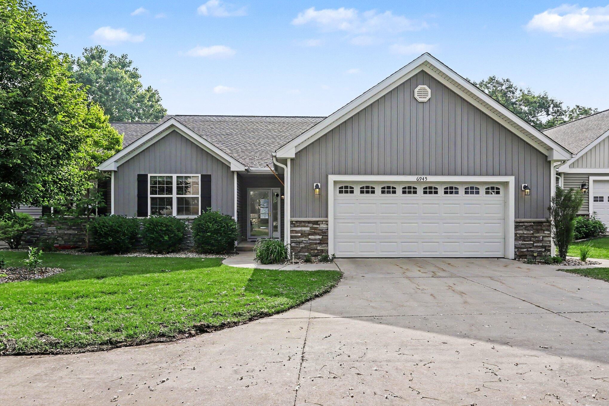 6945 Hunters Creek