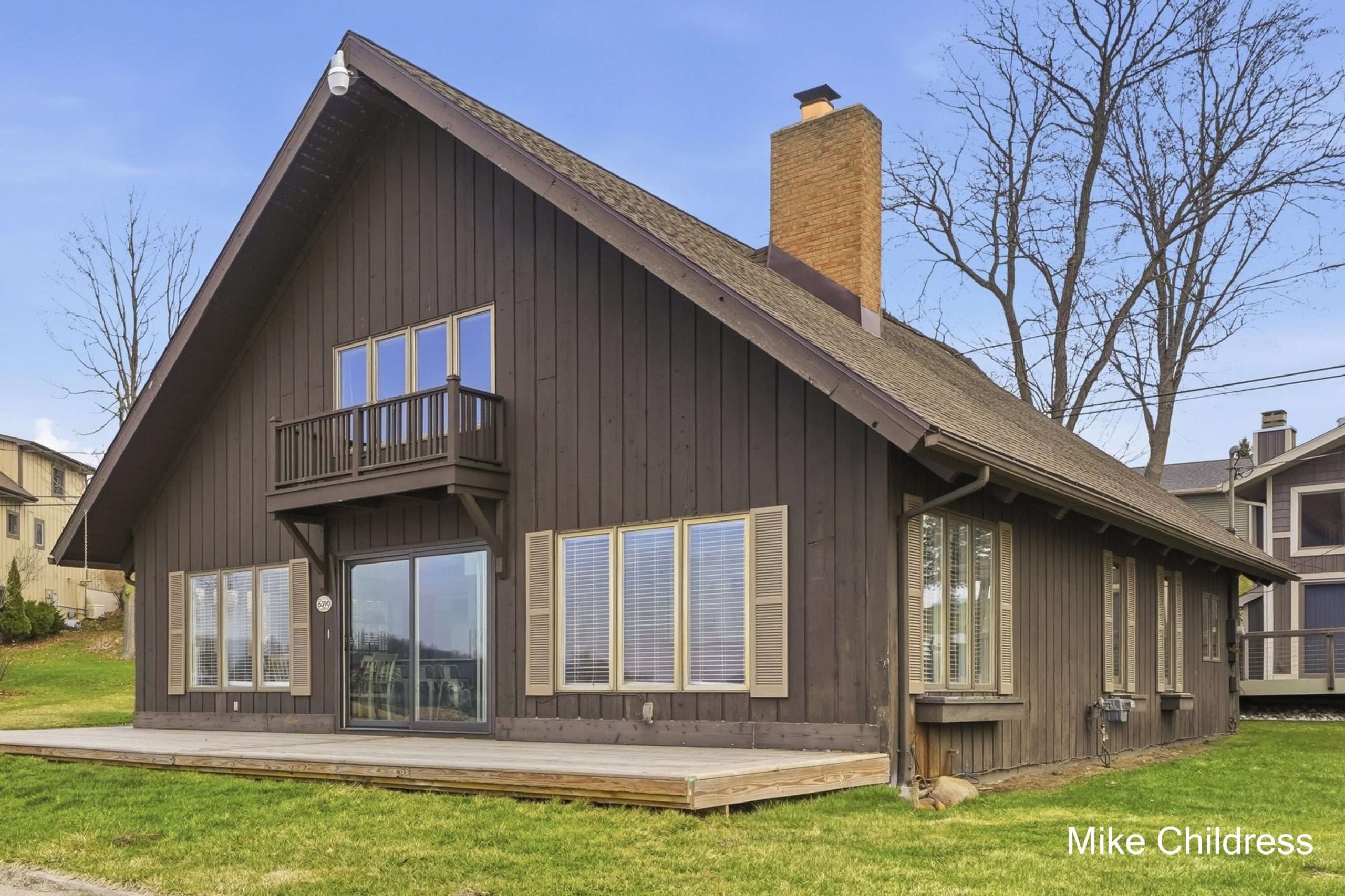 6390 Lakeshore Drive