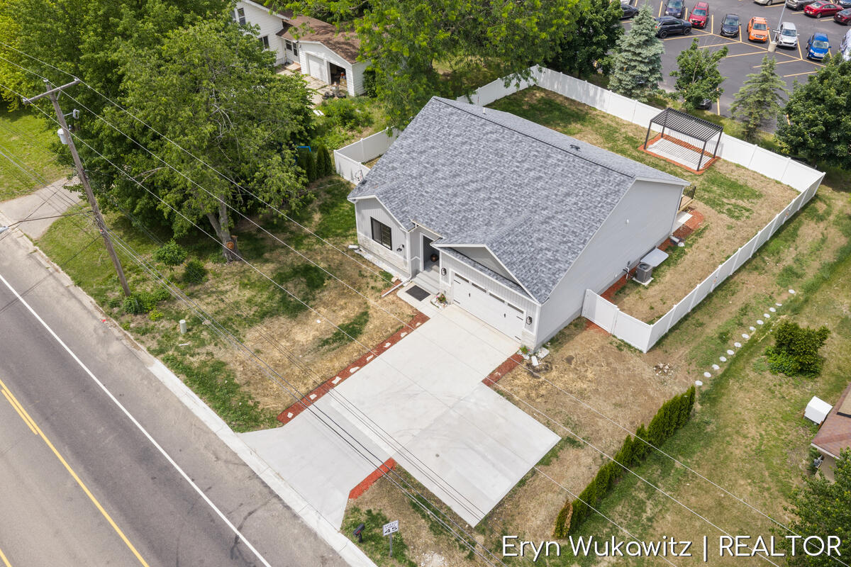 409 6 Mile Road NW