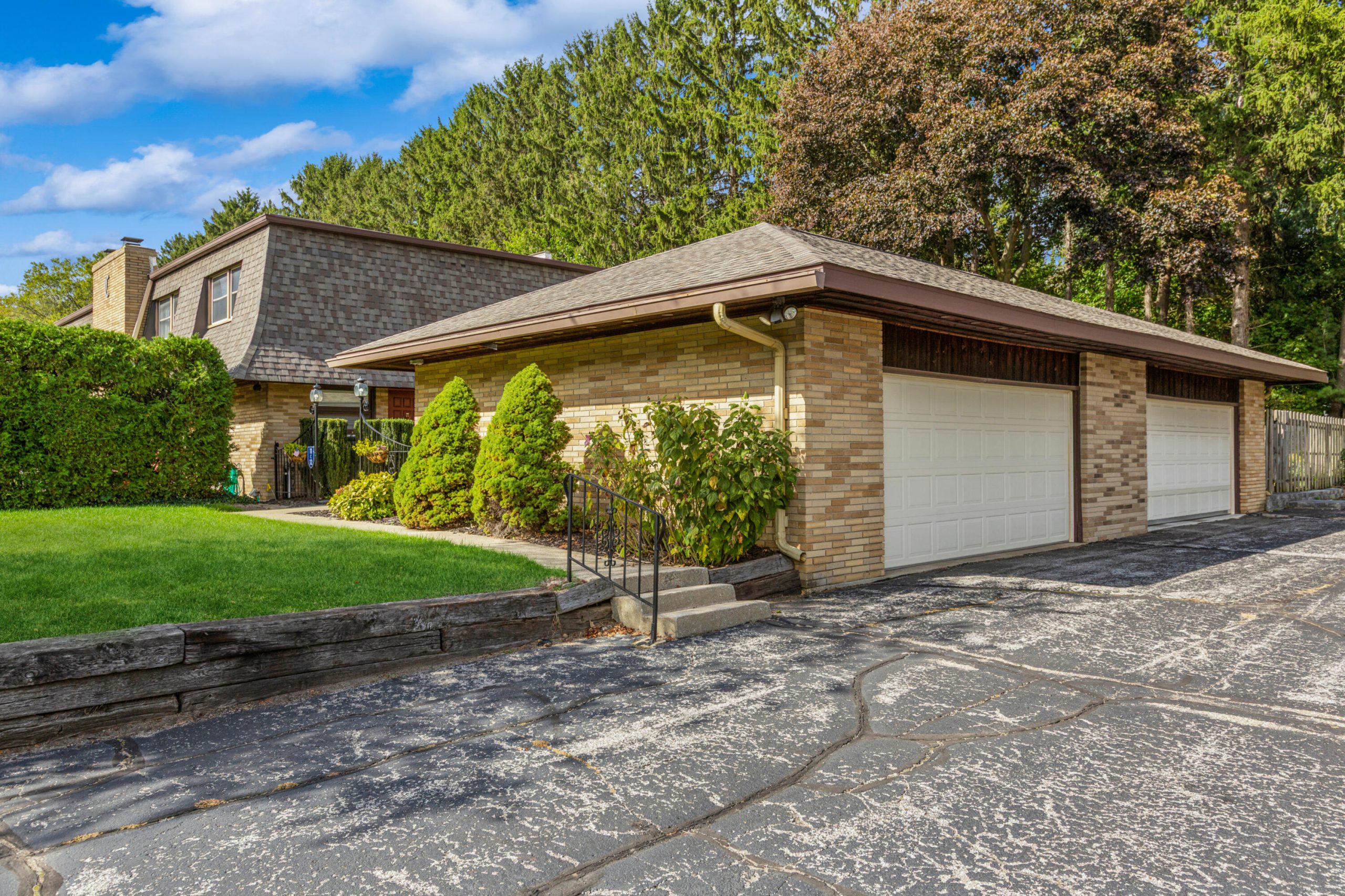 2727 S Lakeshore Drive Unit: C11
