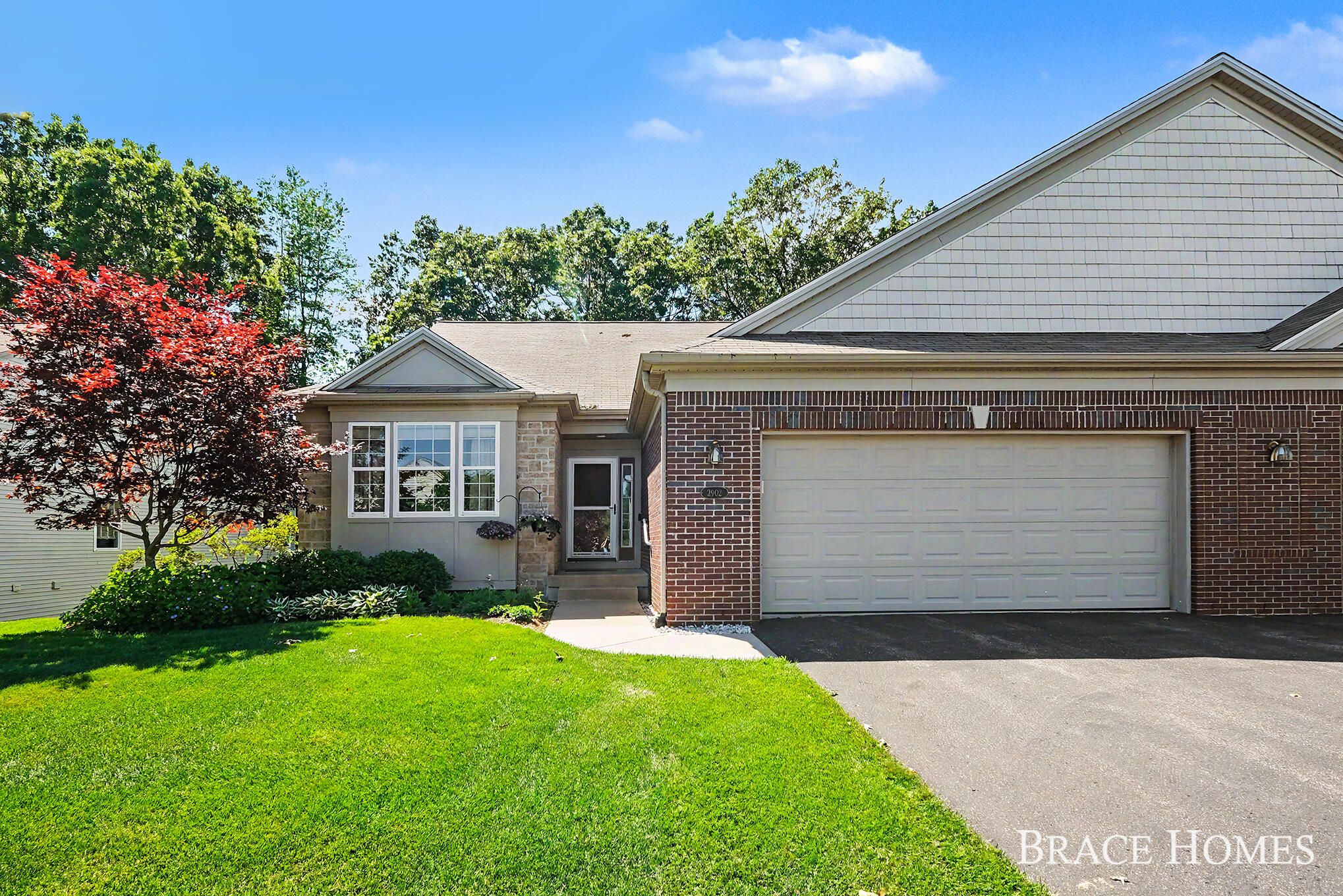 2902 Woodridge Circle NE