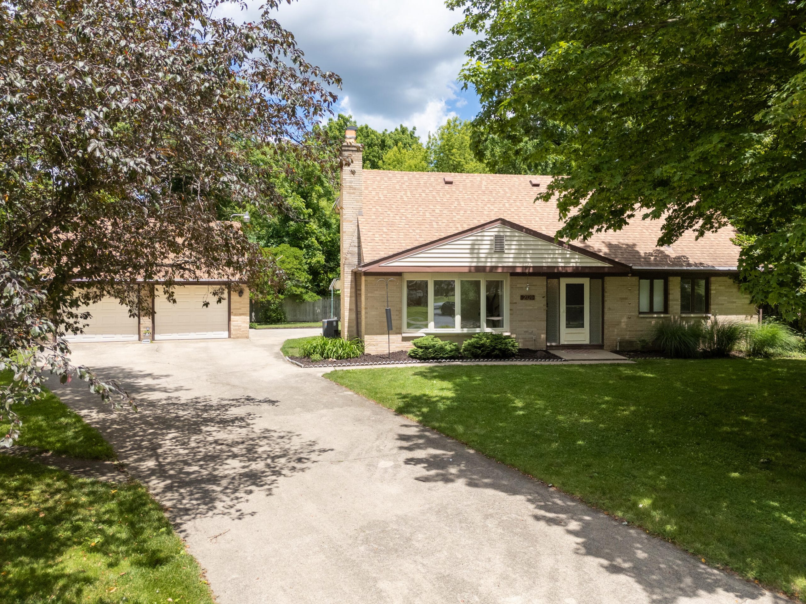 2121 Lakewood Drive