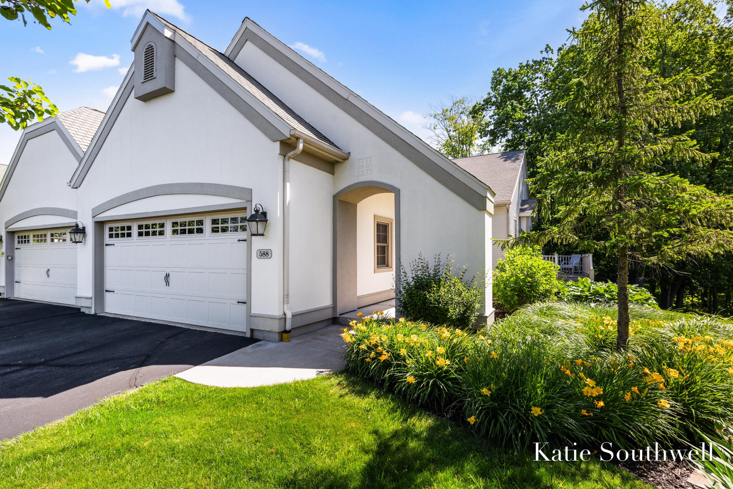 588 Enclave Court SE Unit: 20