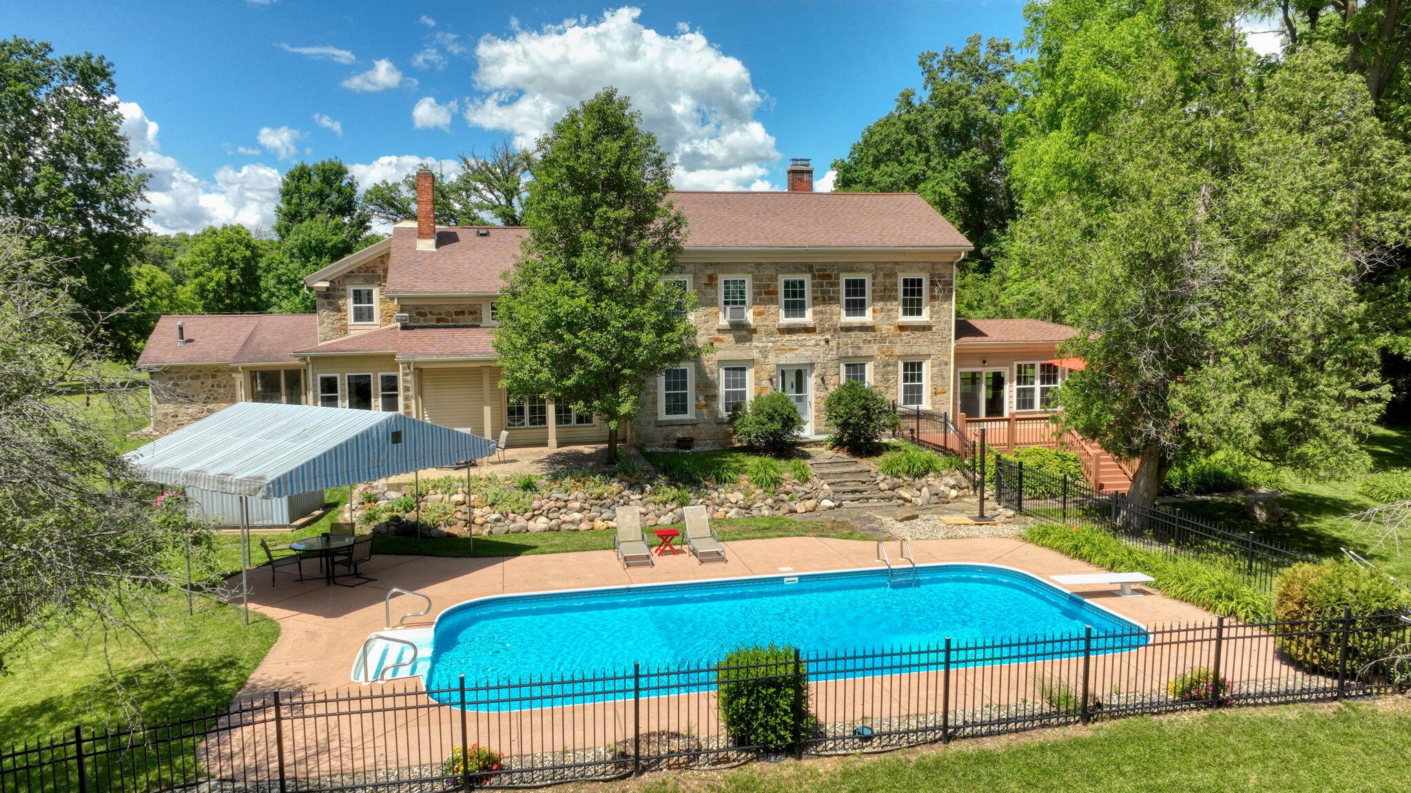 208 Glasgow Road