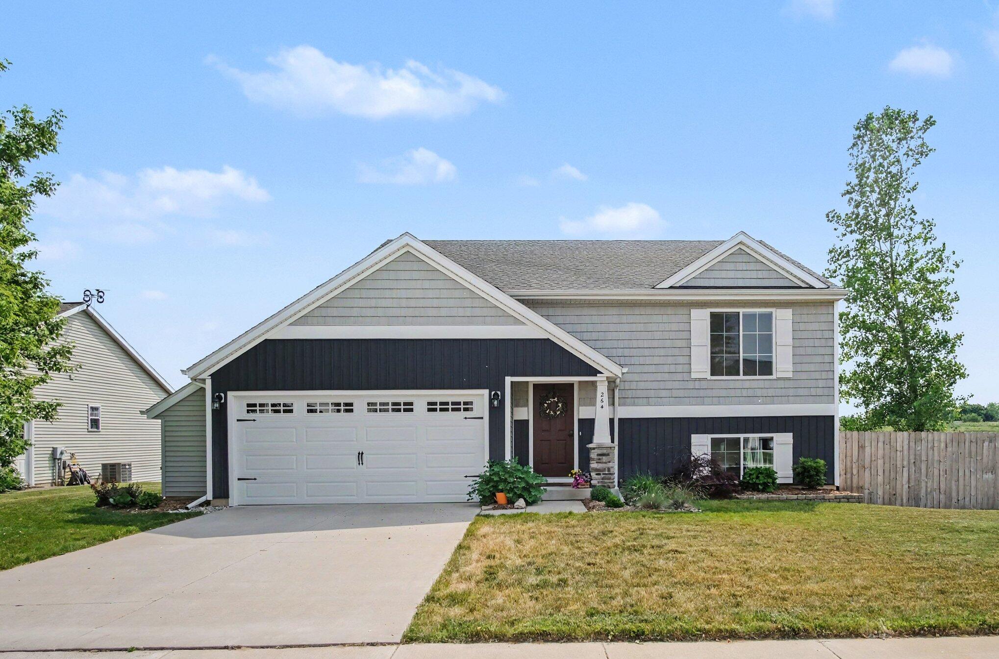264 Vansen Drive NW