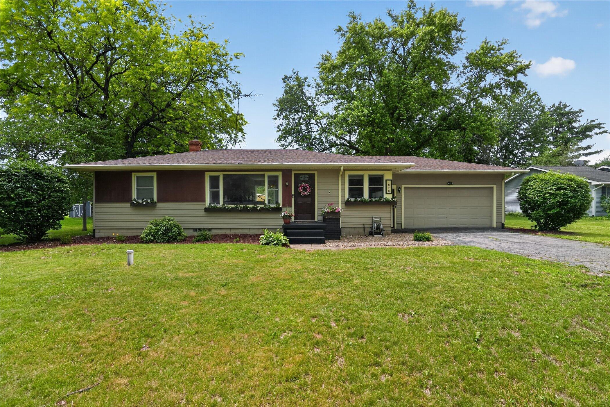 1878 E Clinton Trail