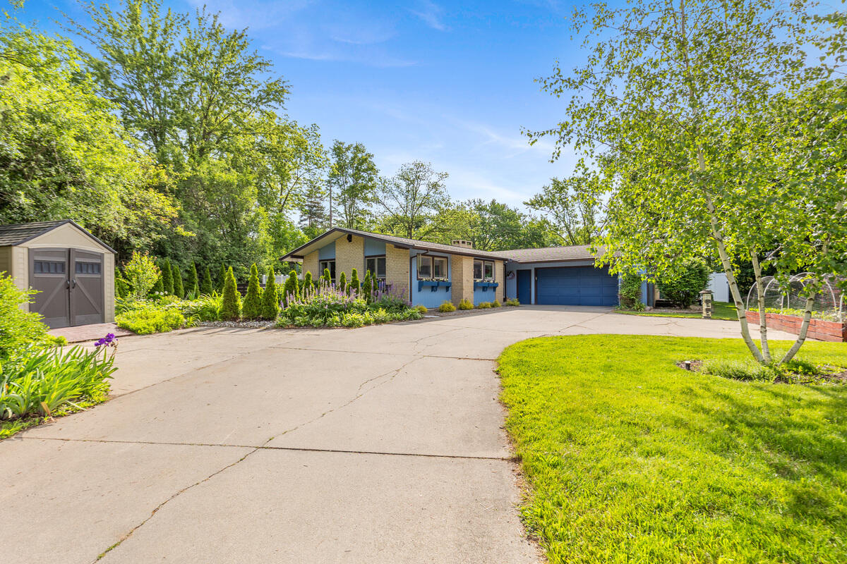 38 E Beltline Avenue SE