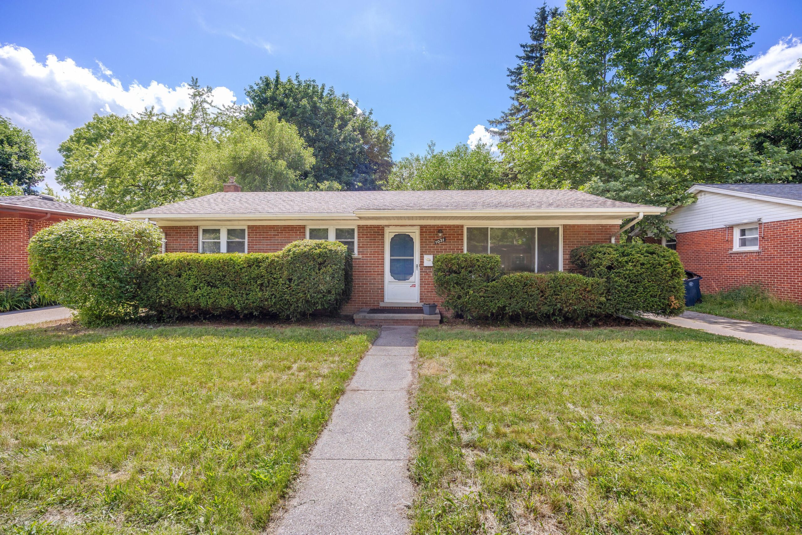 1031 N Maple Road