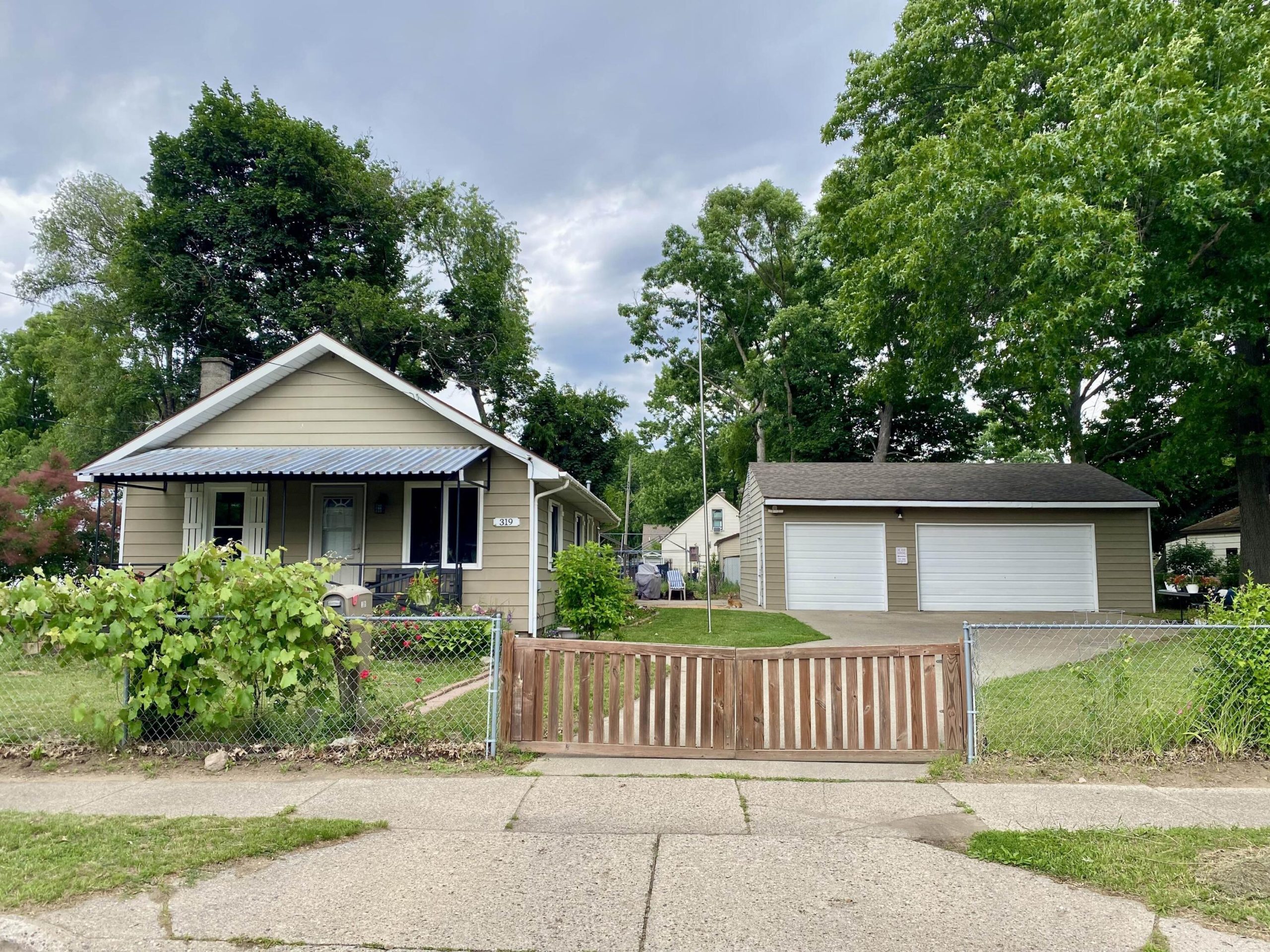 319 Holly Street SW