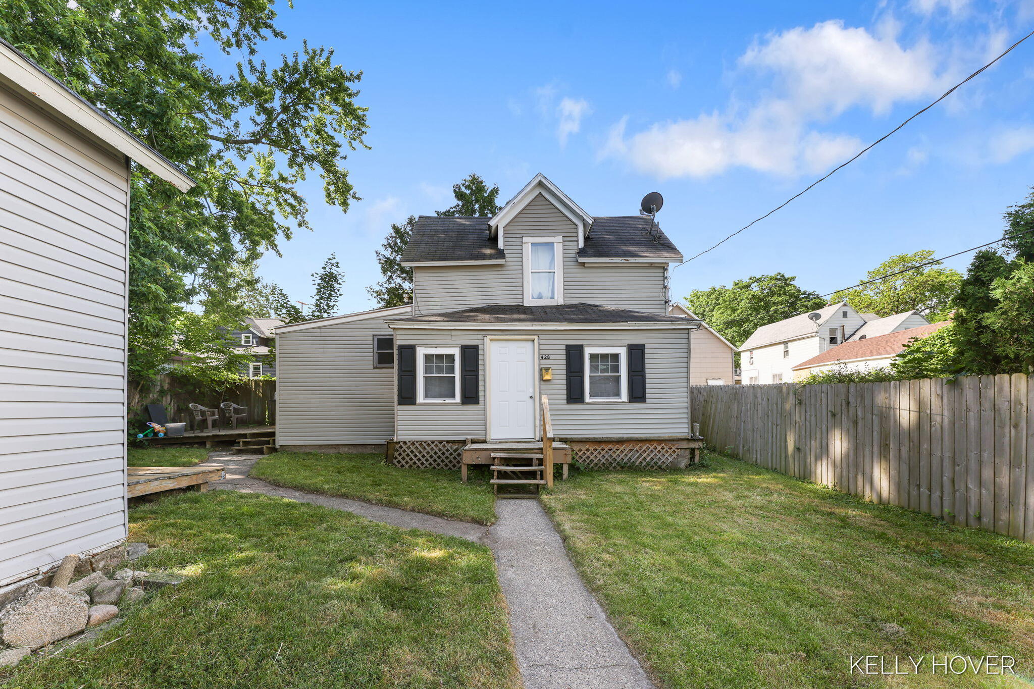 428 Fernando Street NE