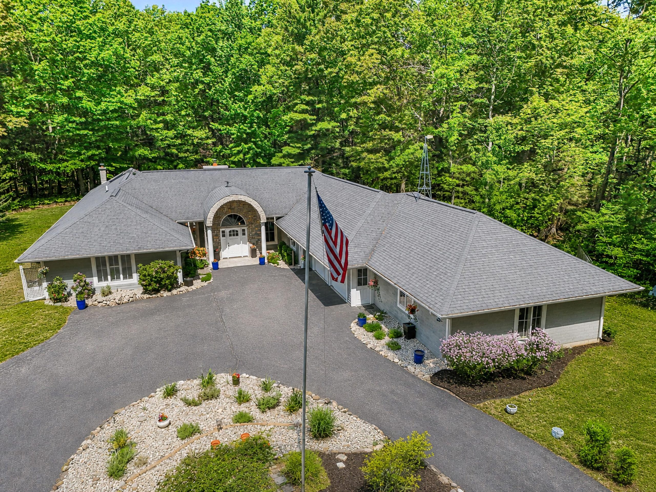 5389 Ridge Road