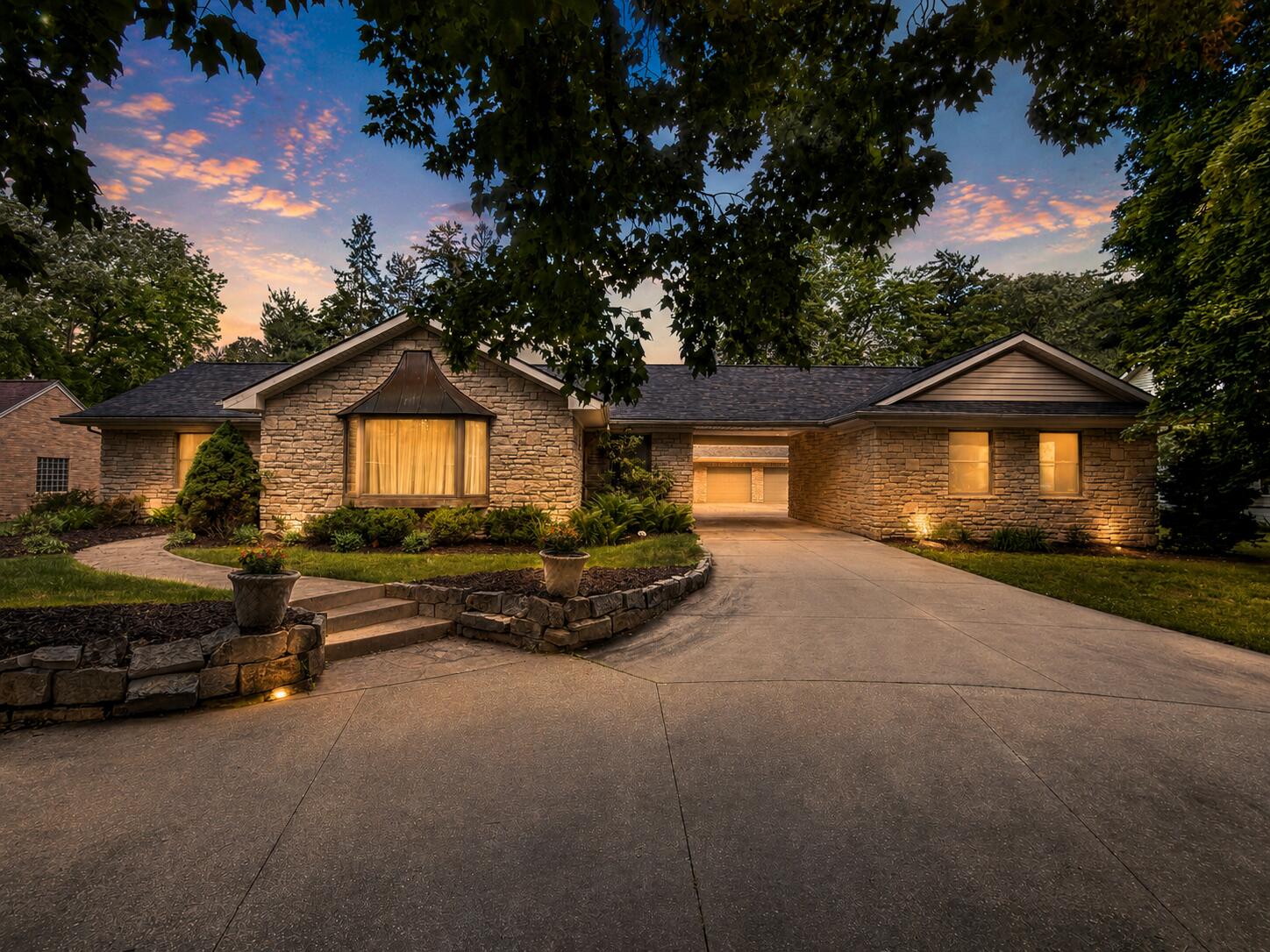 4593 Chippewa Drive