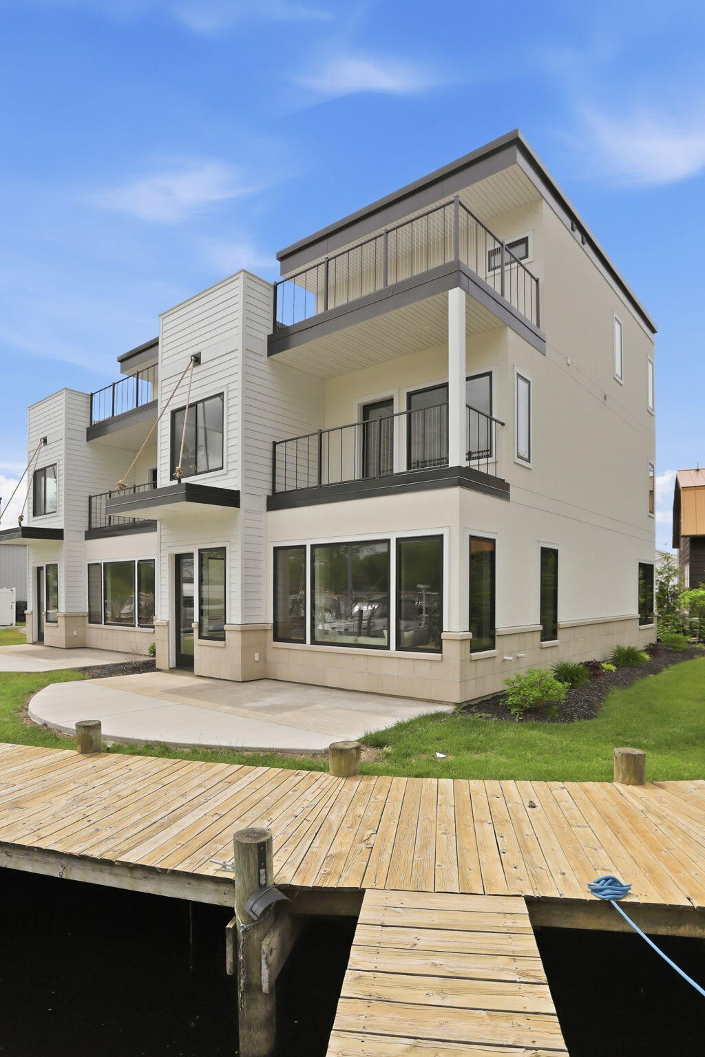 1 N Bailey Avenue Unit: 1