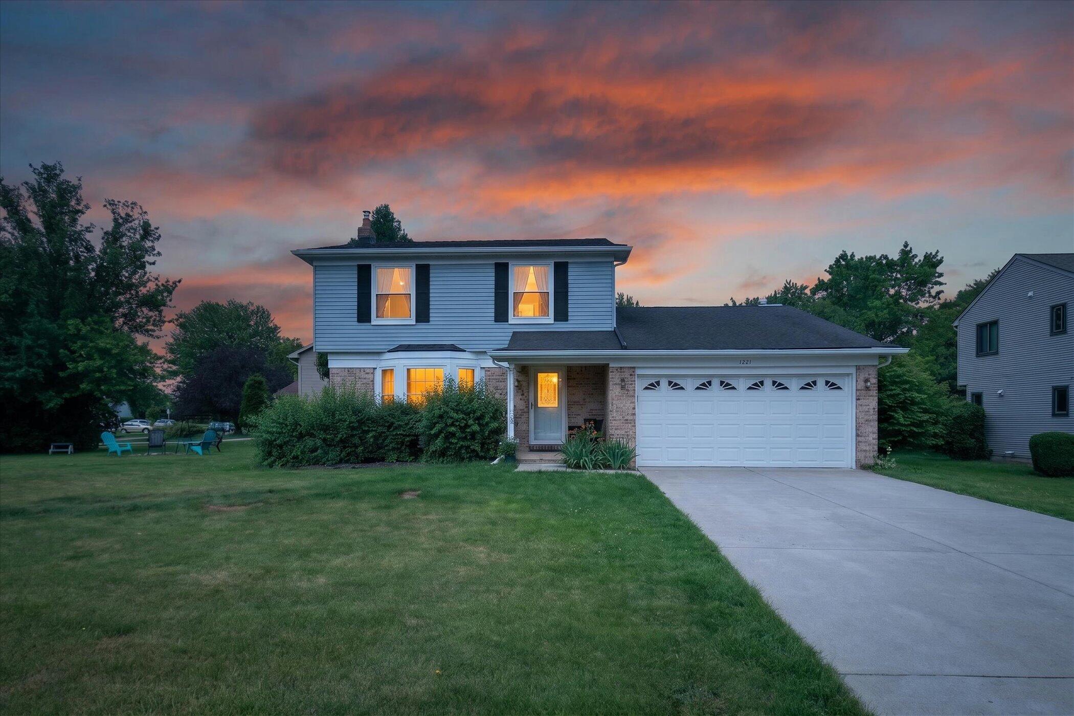 1221 Harwood Circle