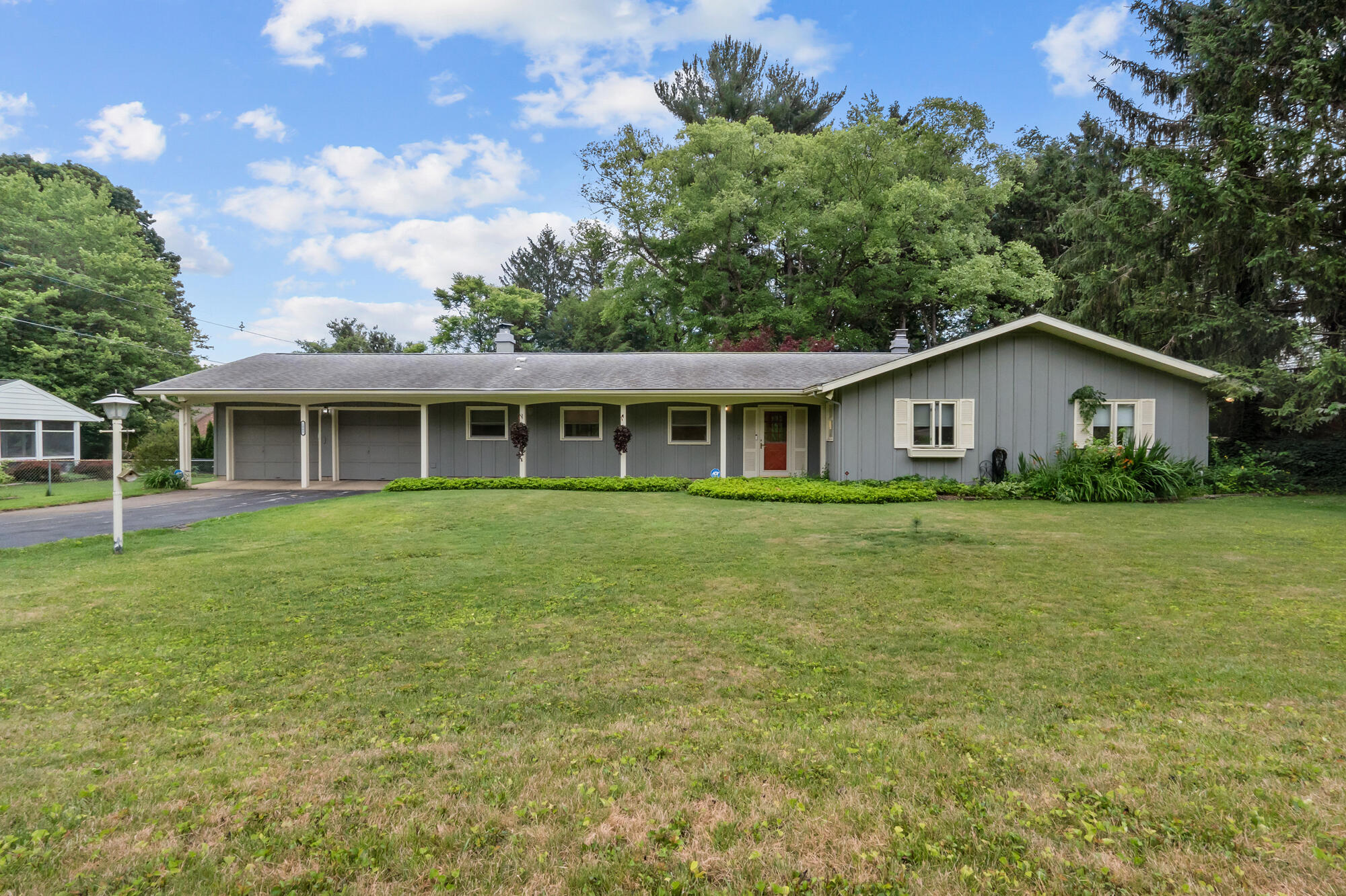 1005 Sassafras Lane