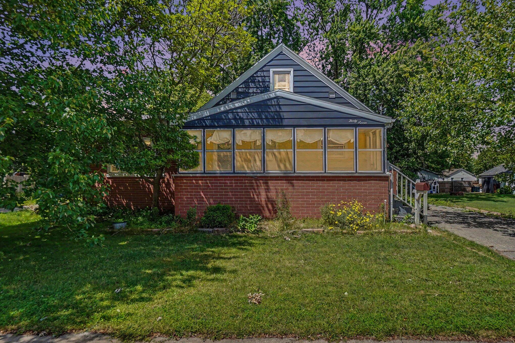 37 W Garfield Avenue