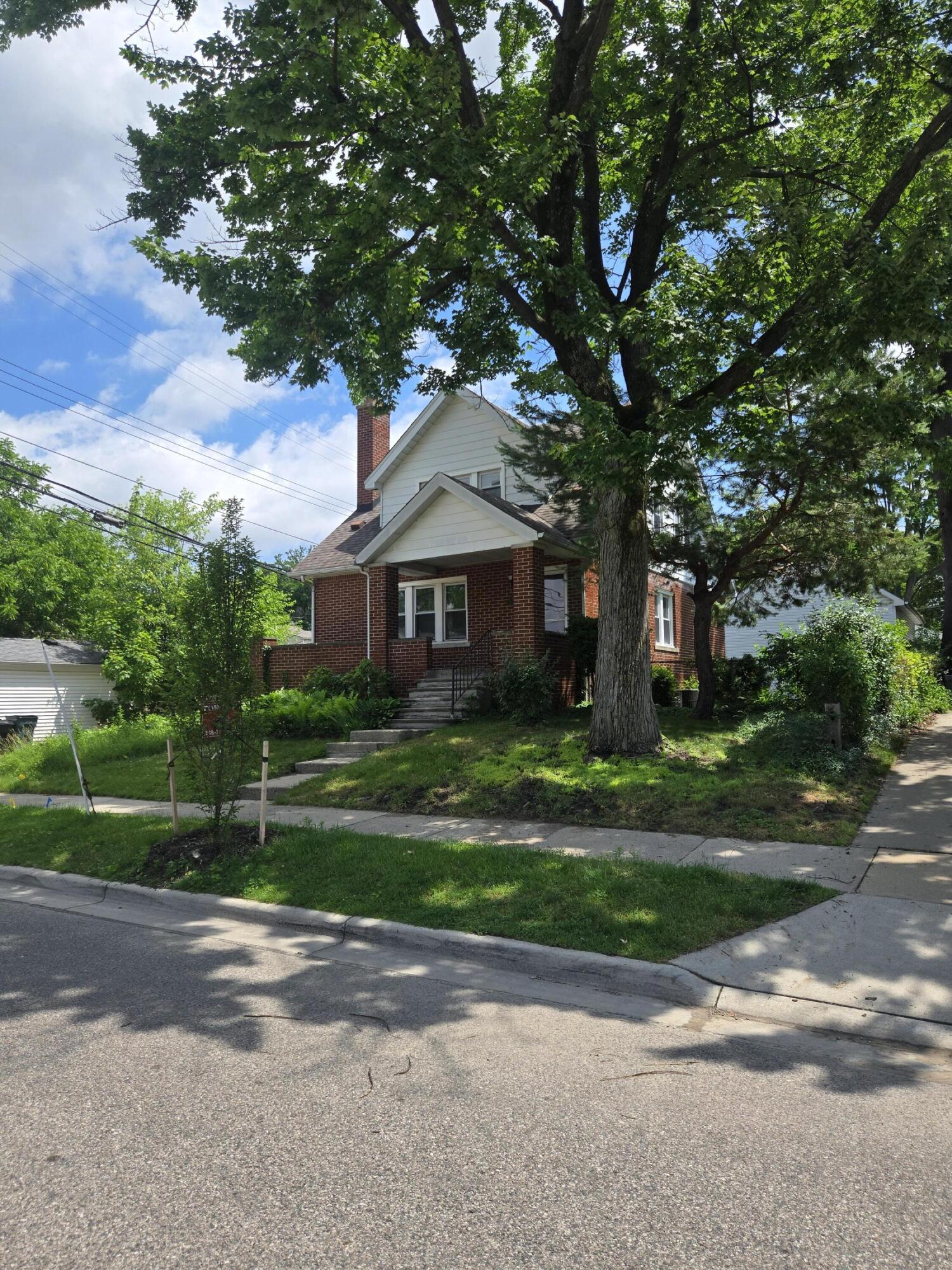 928 Maplegrove Avenue
