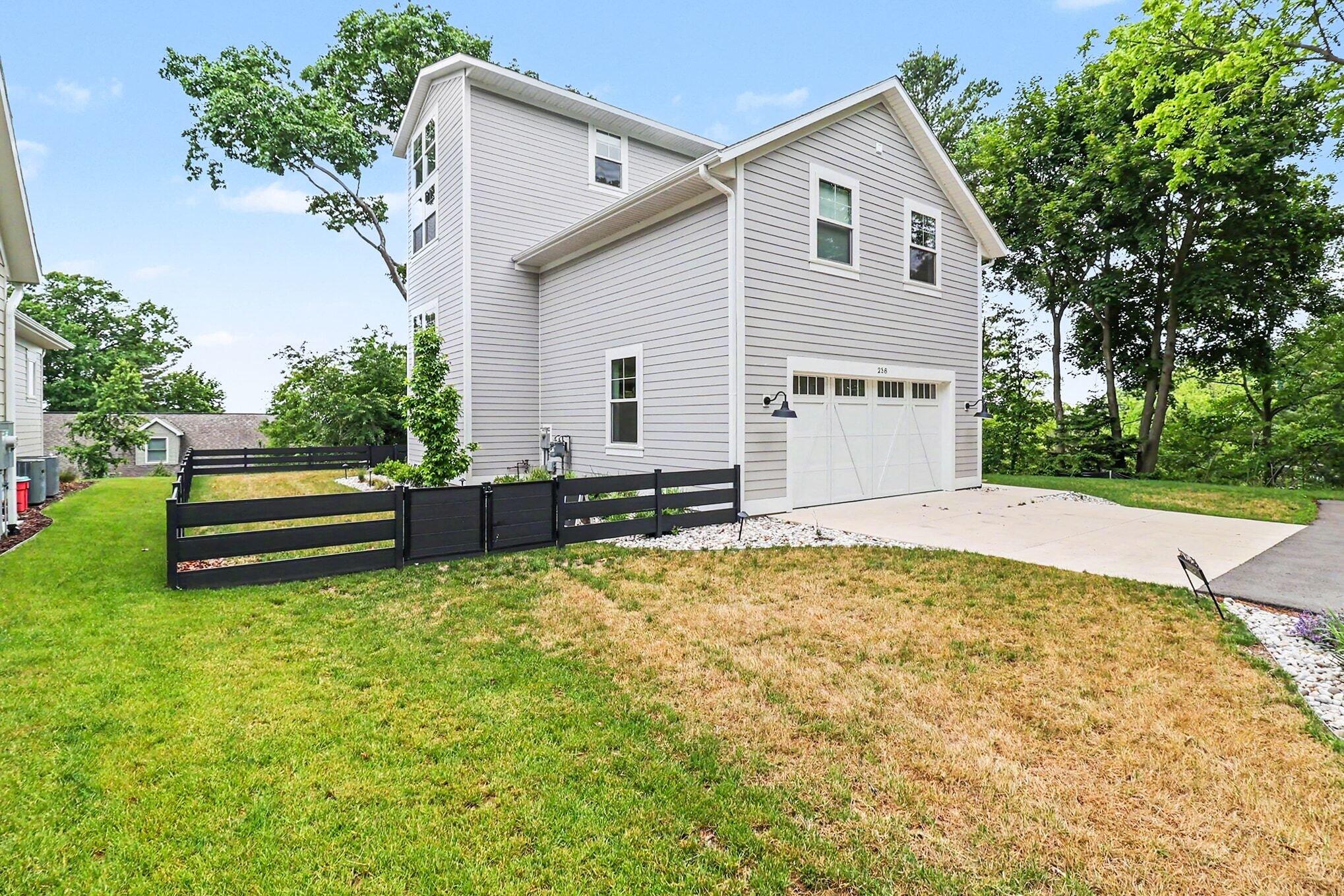 258 W Lowell Street