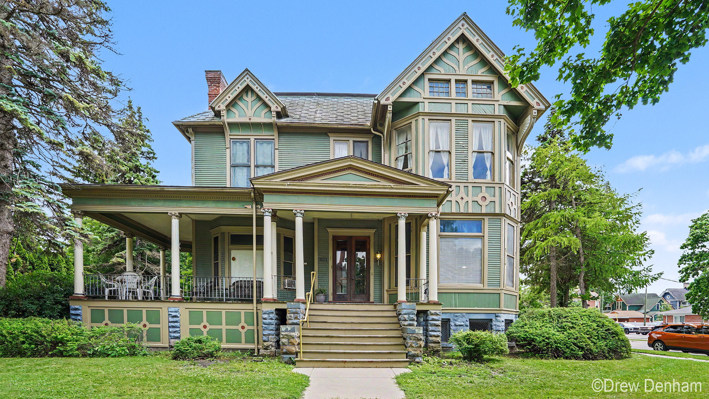 1500 Center Avenue