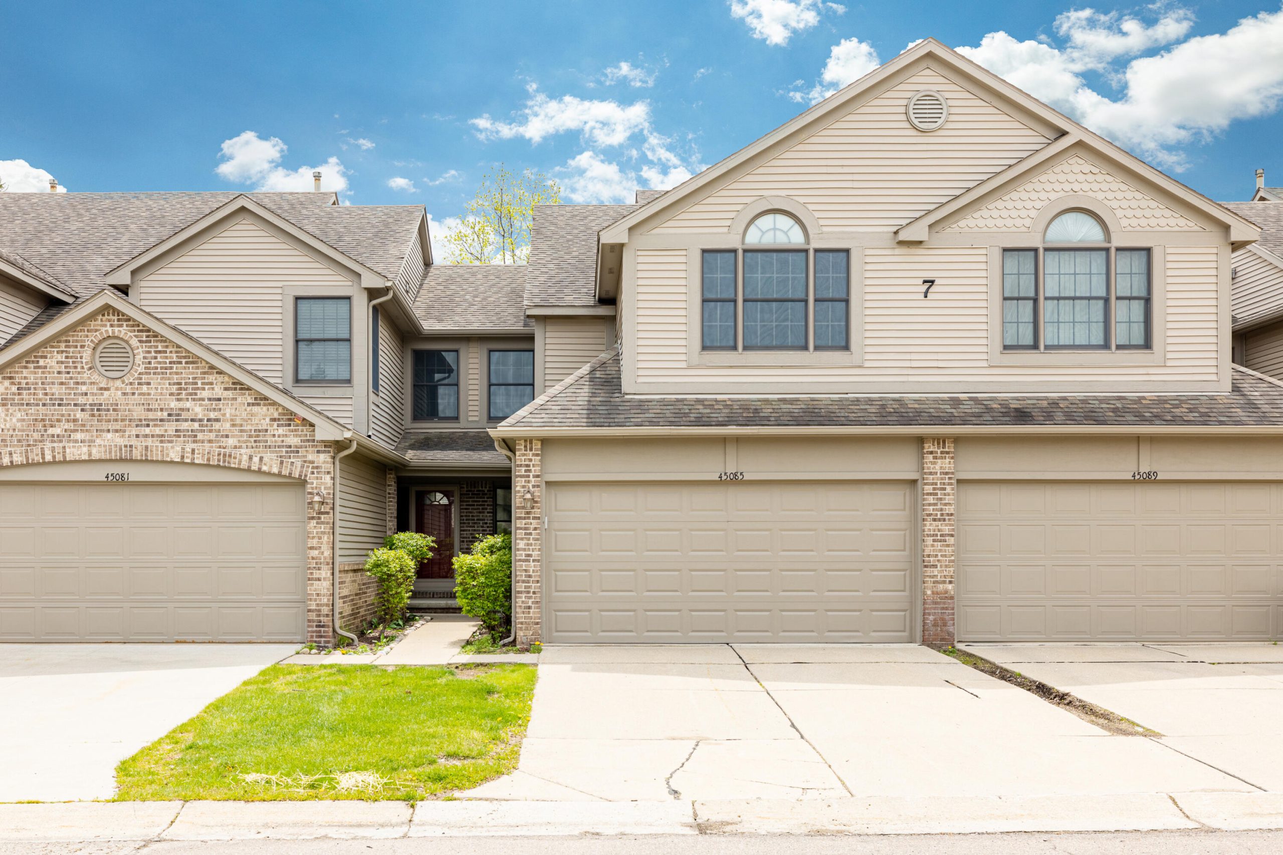 45085 Horseshoe Circle Unit: 31