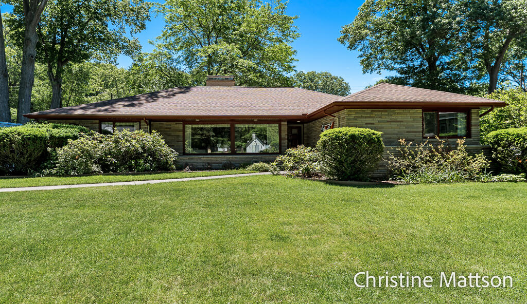 1913 Crestwood Lane