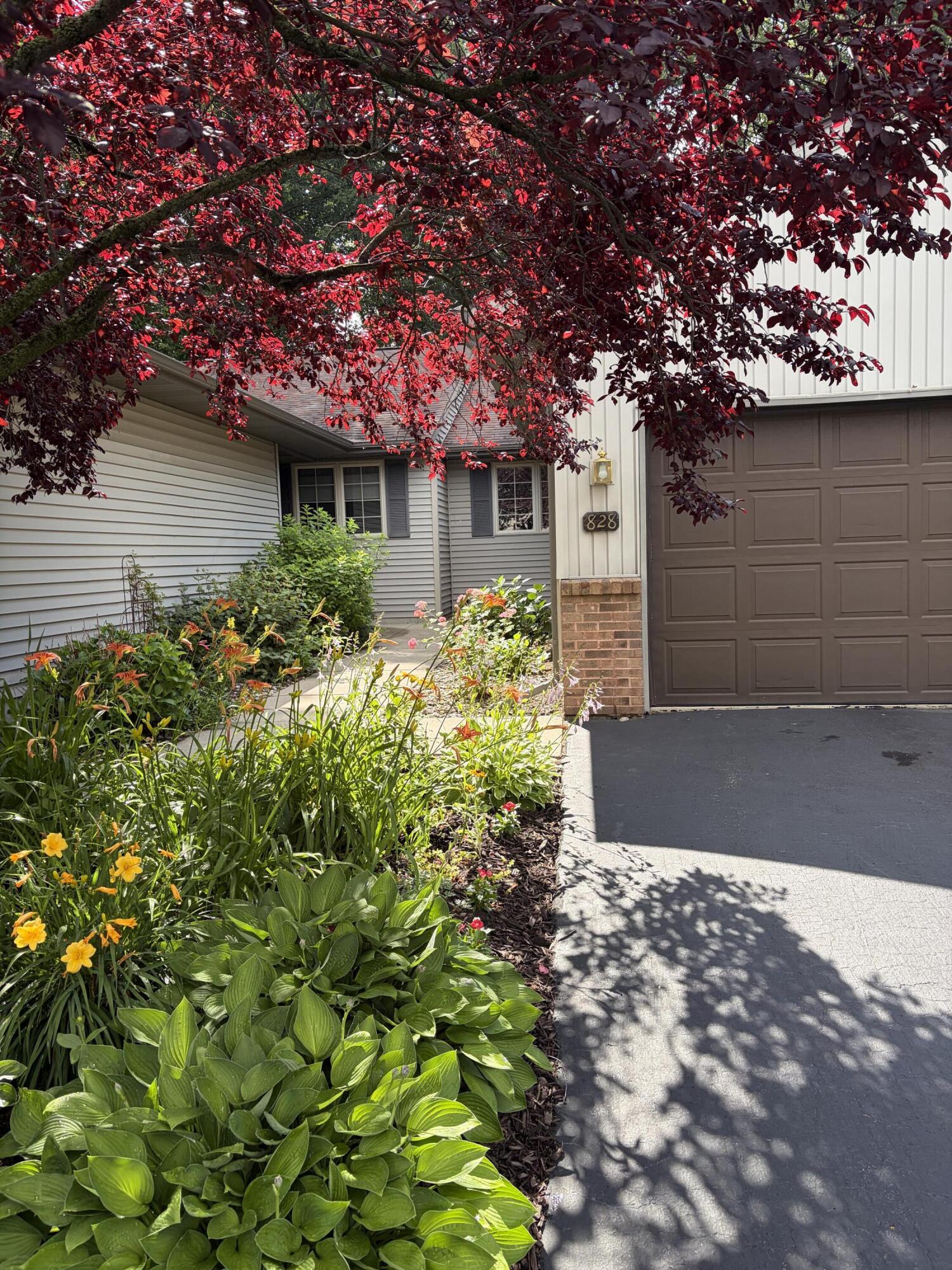 828 Highbanks Drive Unit: 21